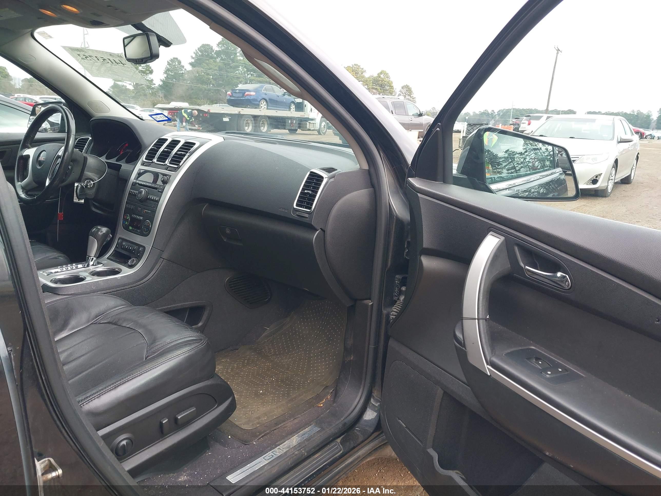 GMC ACADIA image 5