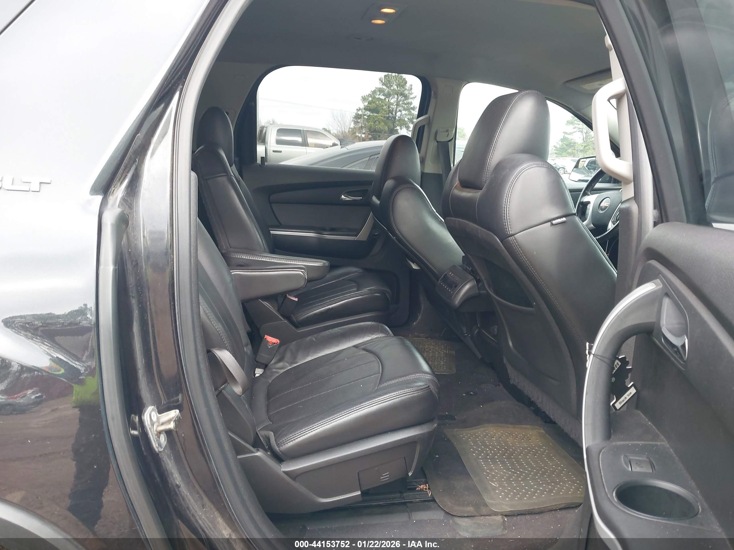 GMC ACADIA image 8