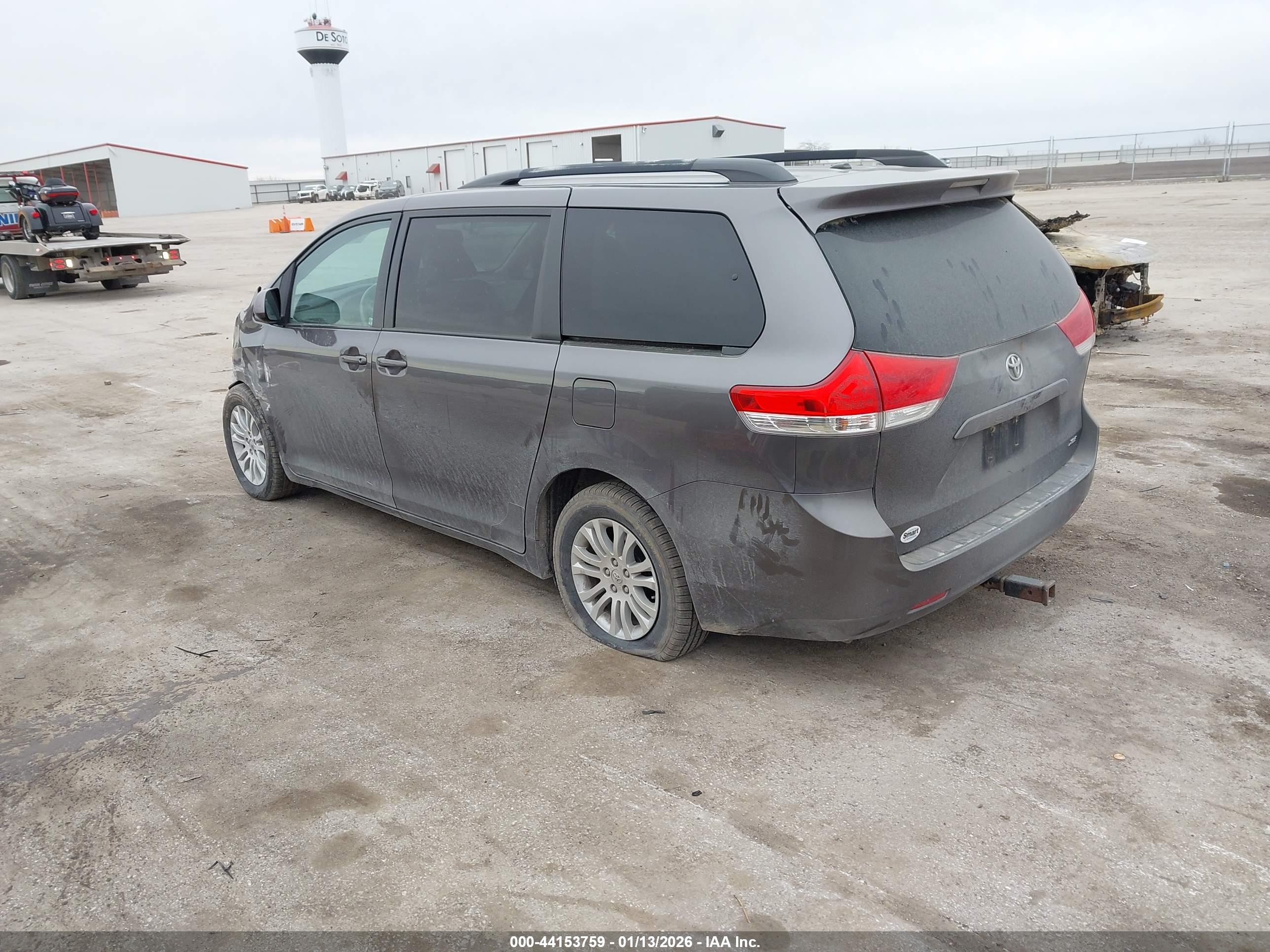 TOYOTA SIENNA image 3