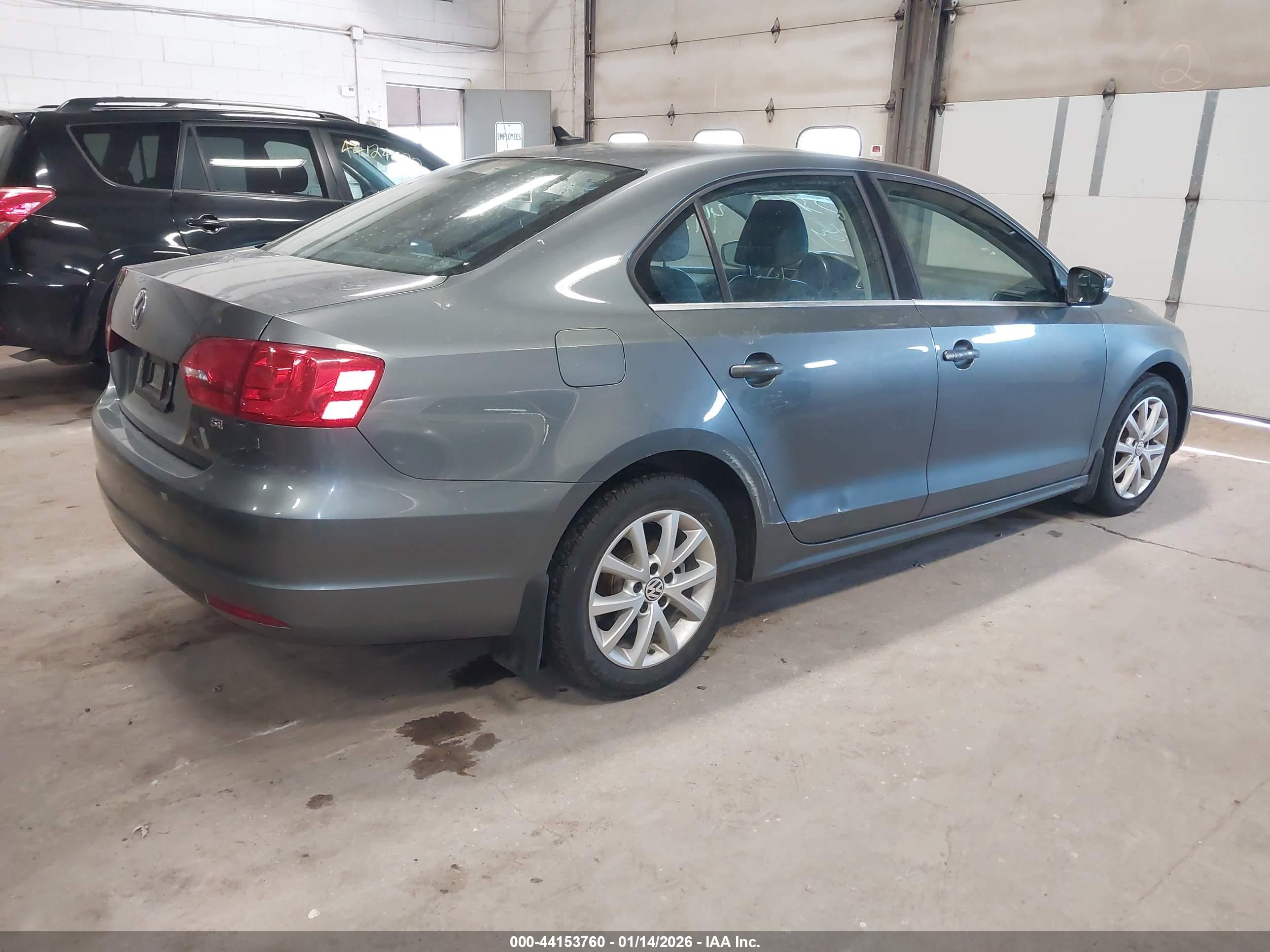VOLKSWAGEN JETTA image 4