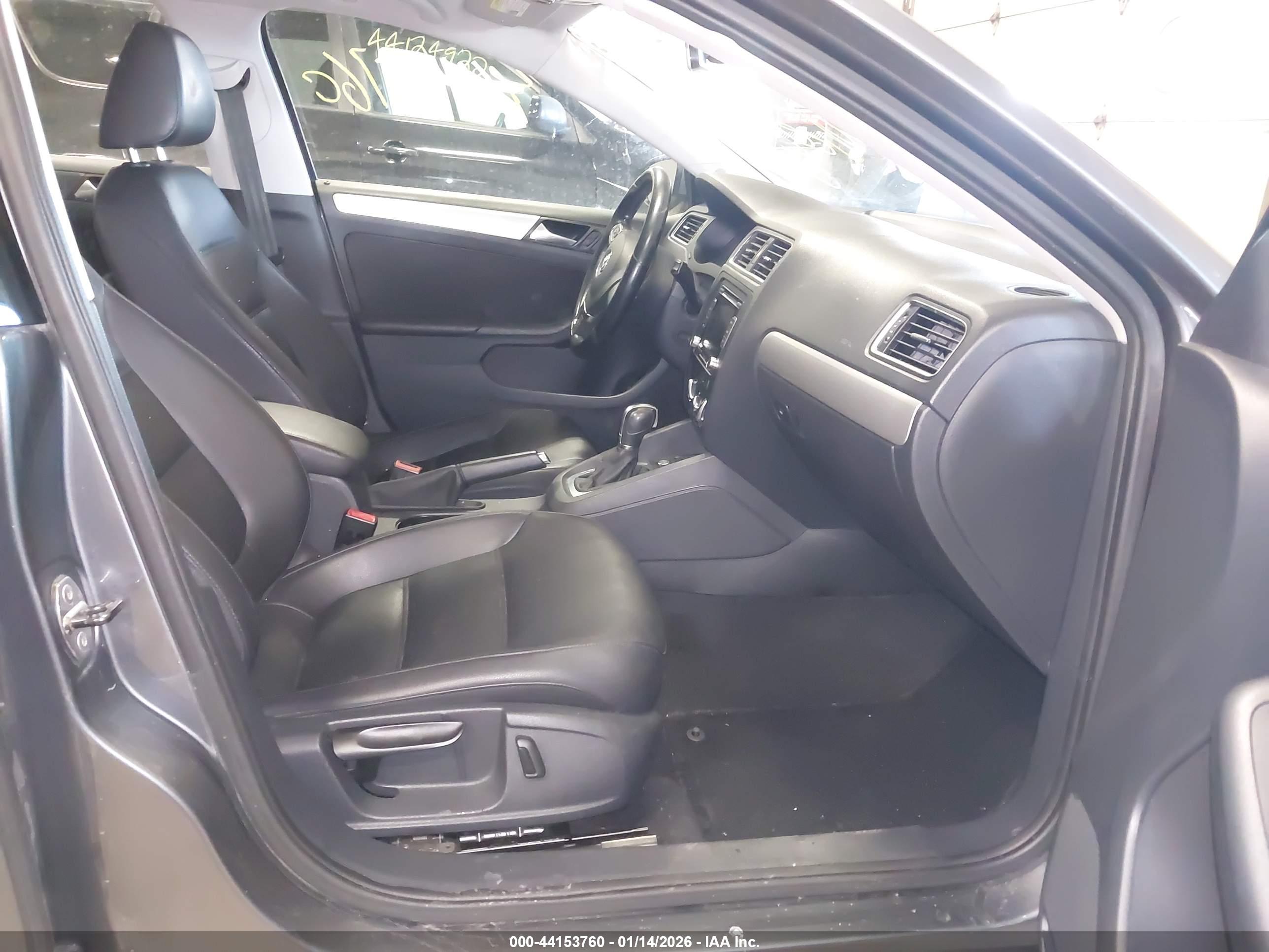 VOLKSWAGEN JETTA image 5