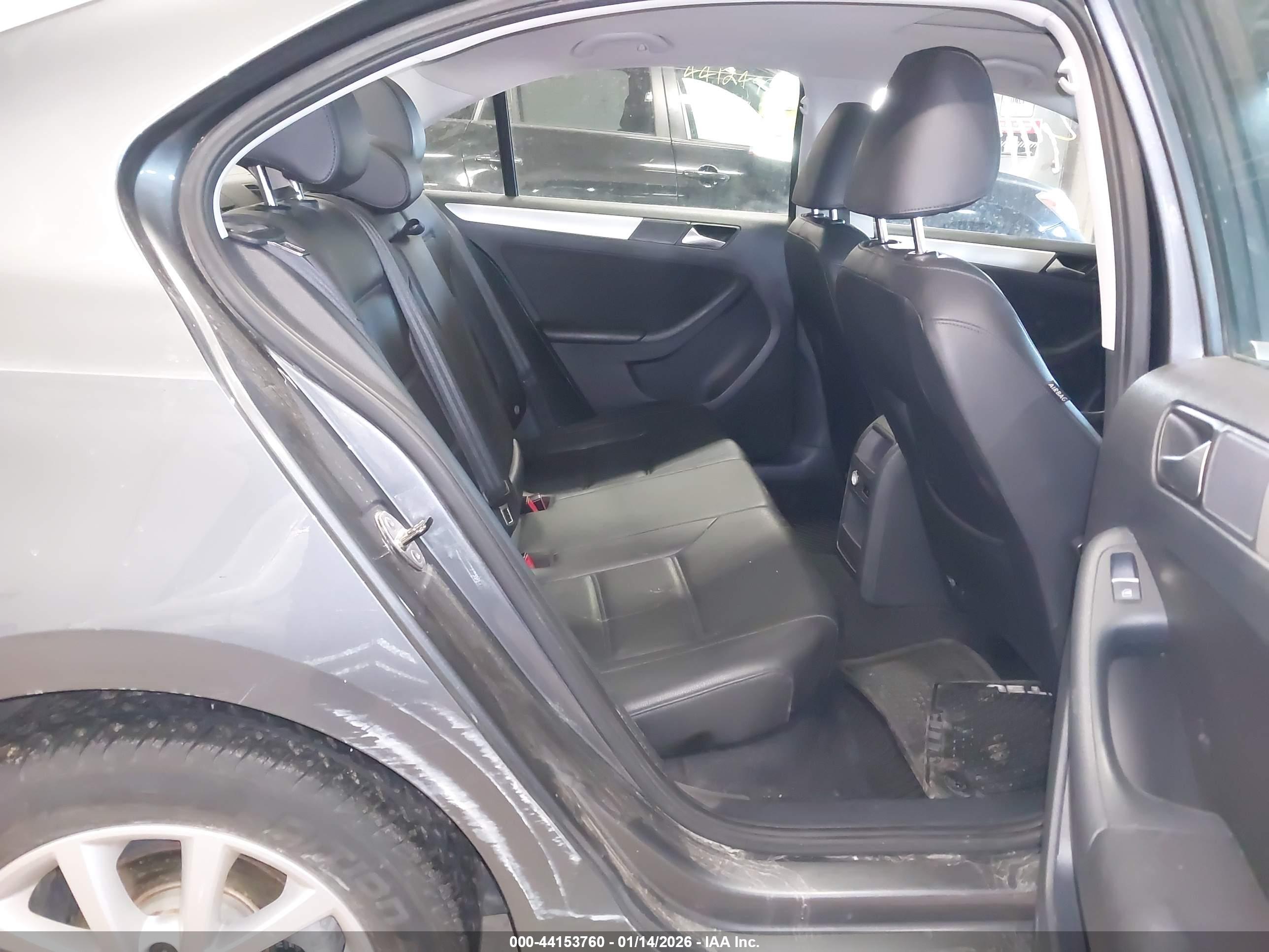 VOLKSWAGEN JETTA image 8