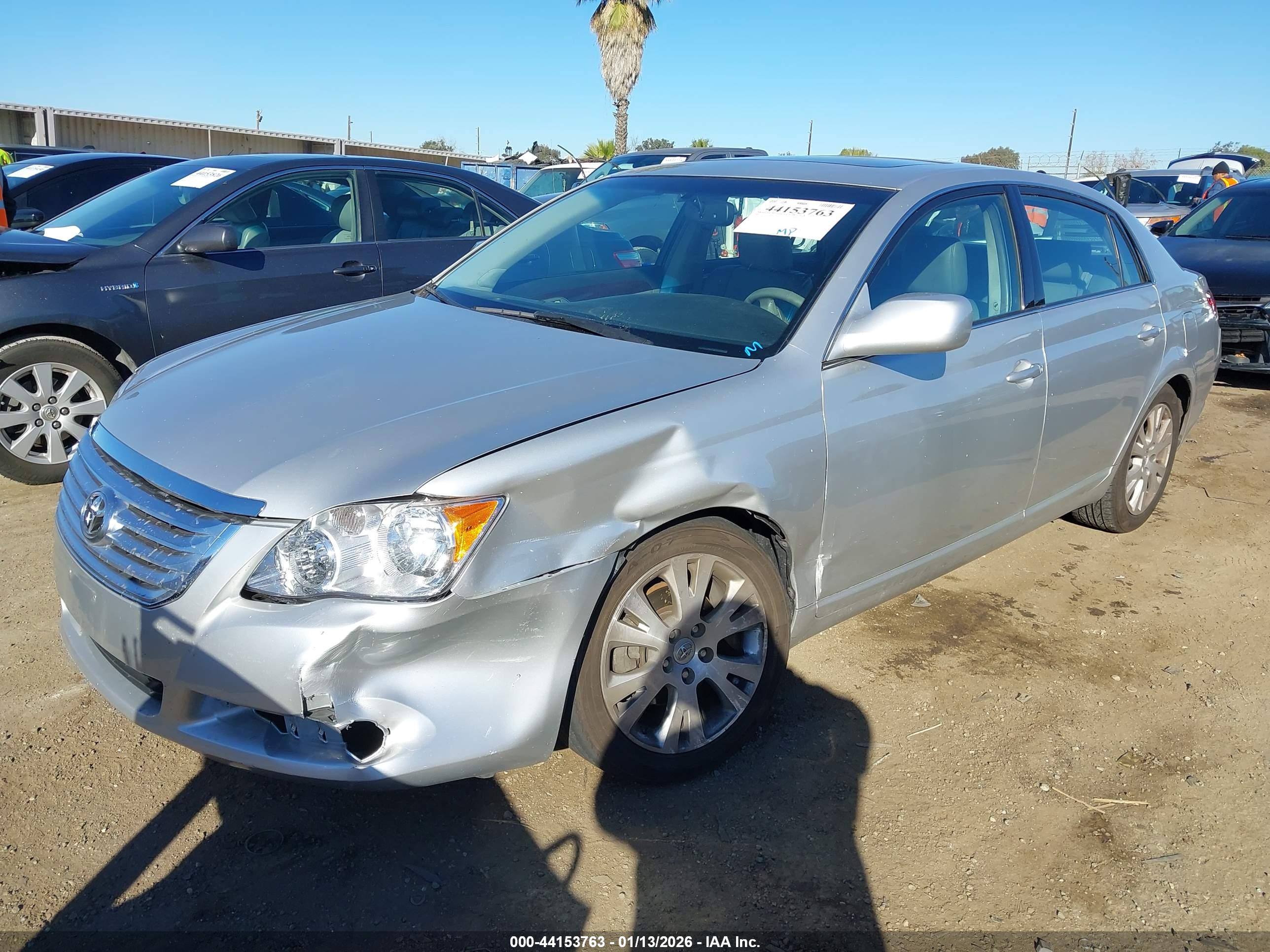 TOYOTA AVALON image 2