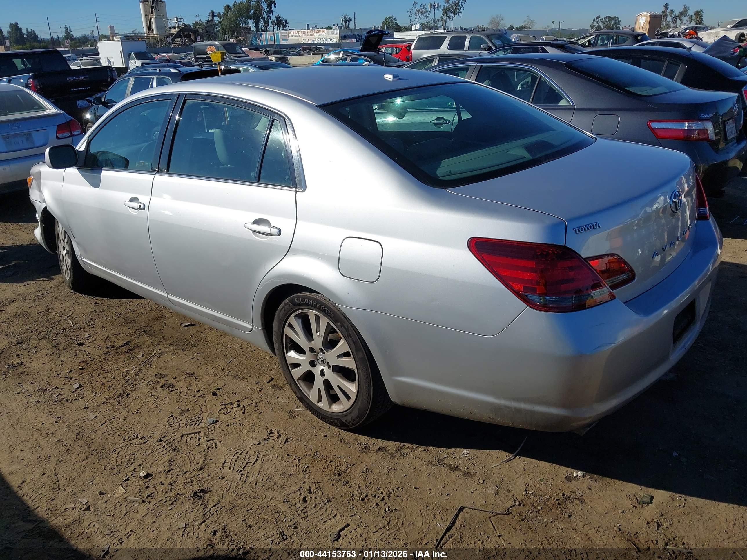 TOYOTA AVALON image 3