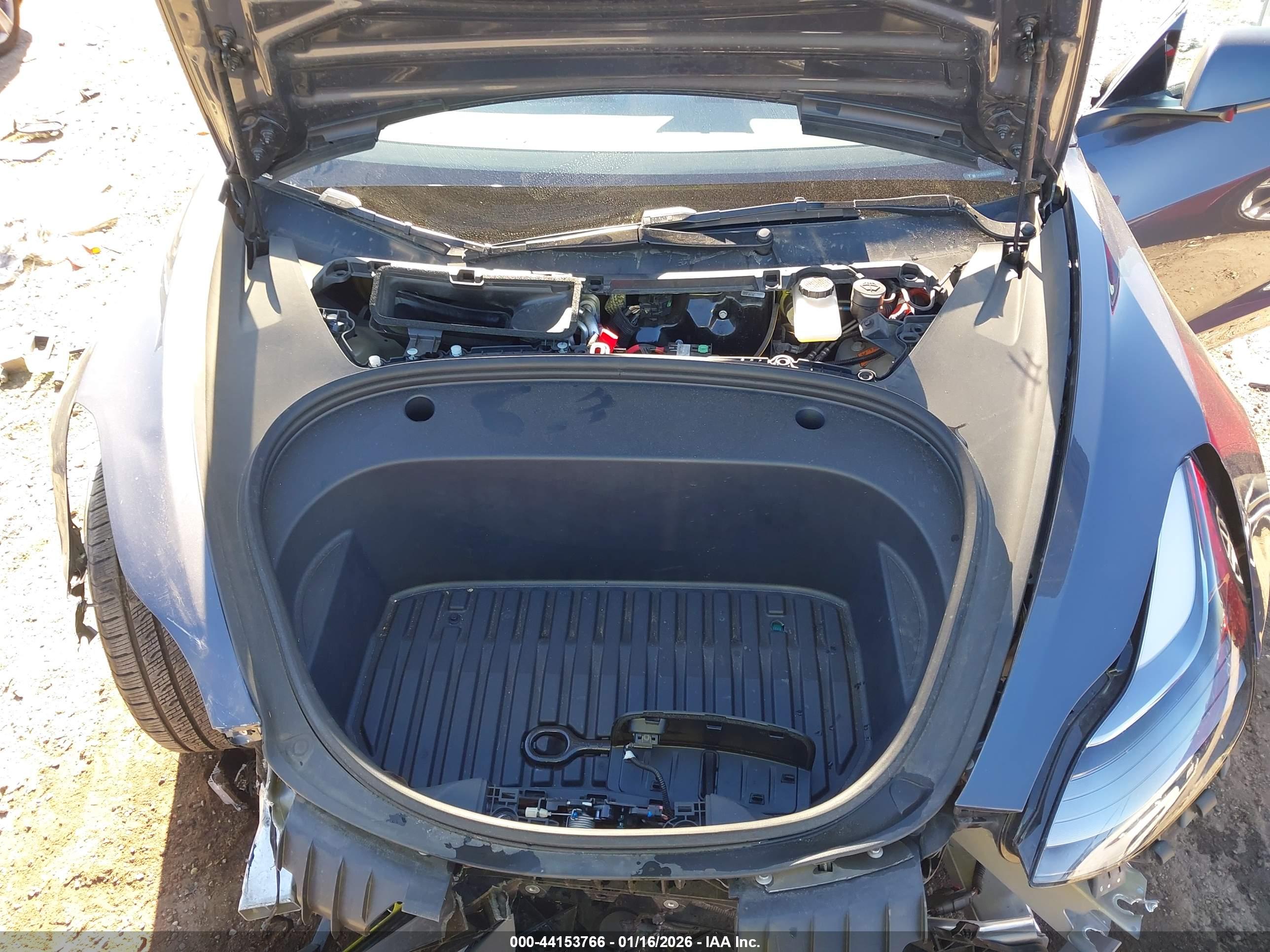 TESLA MODEL image 10