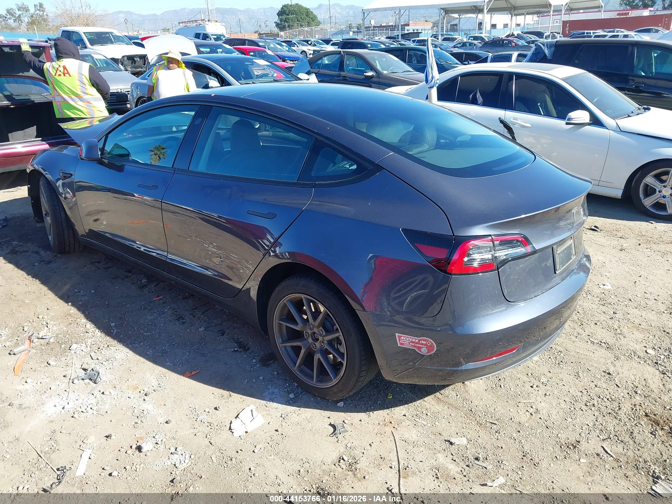 TESLA MODEL image 3