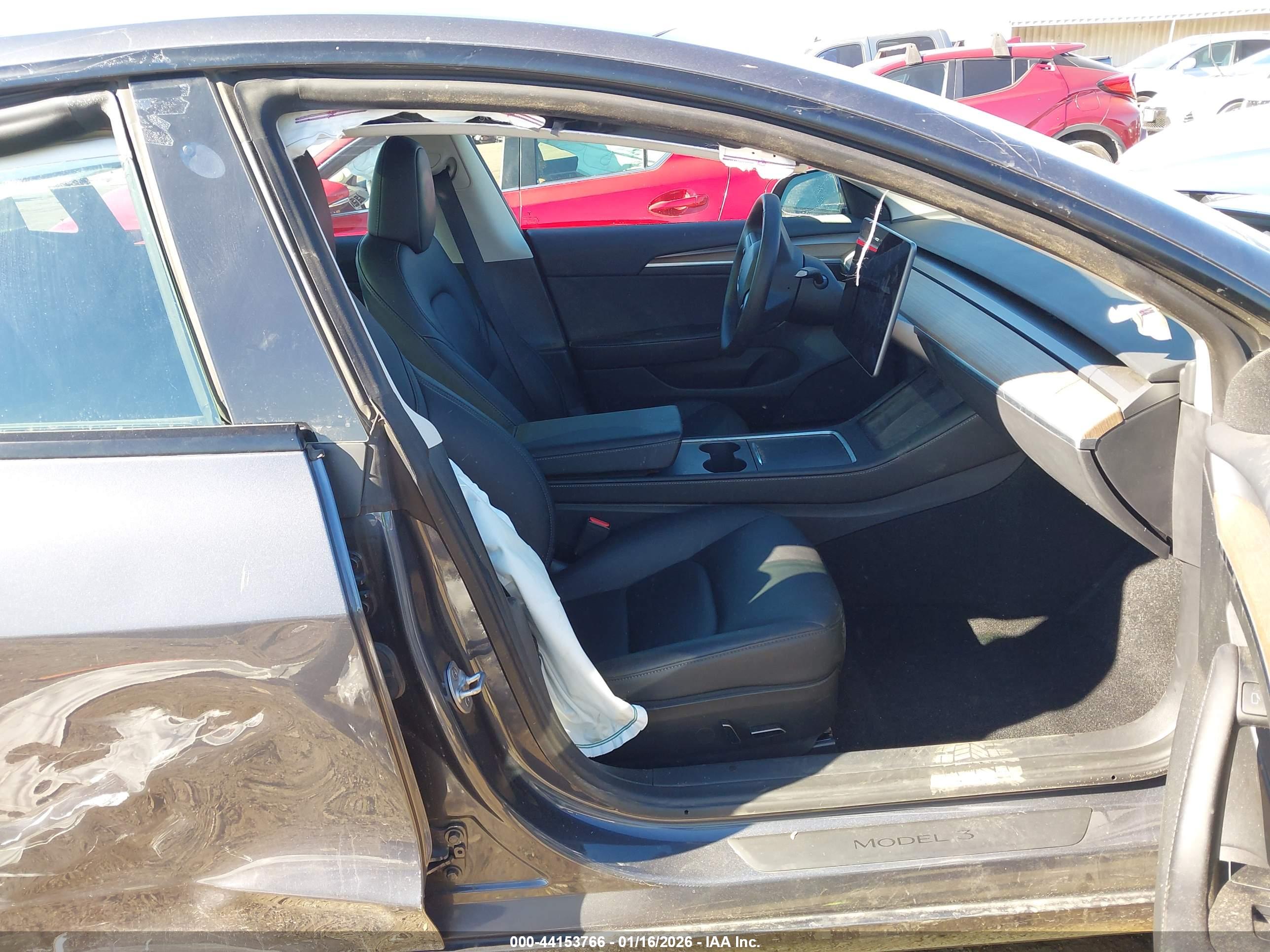 TESLA MODEL image 5