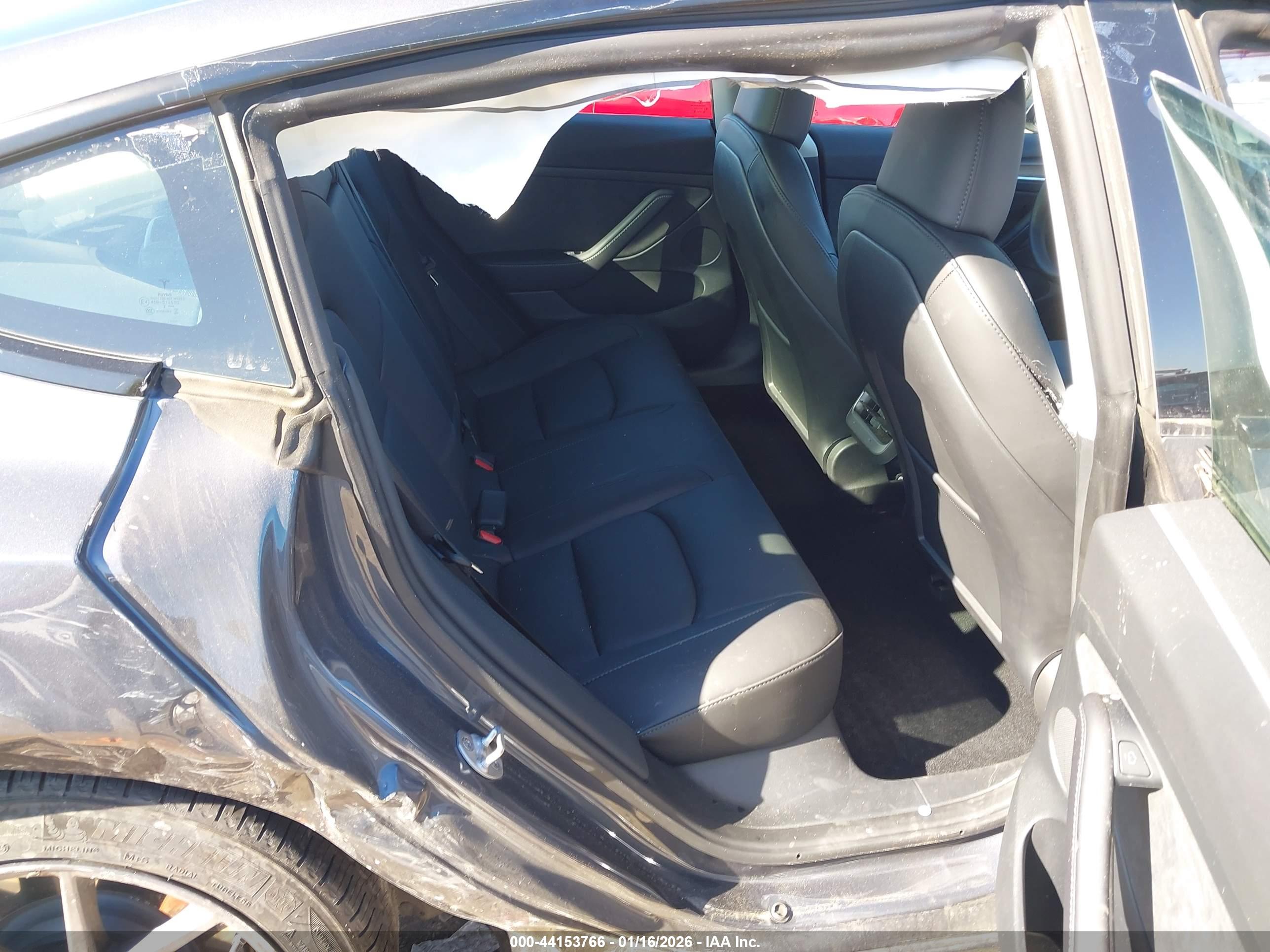 TESLA MODEL image 8