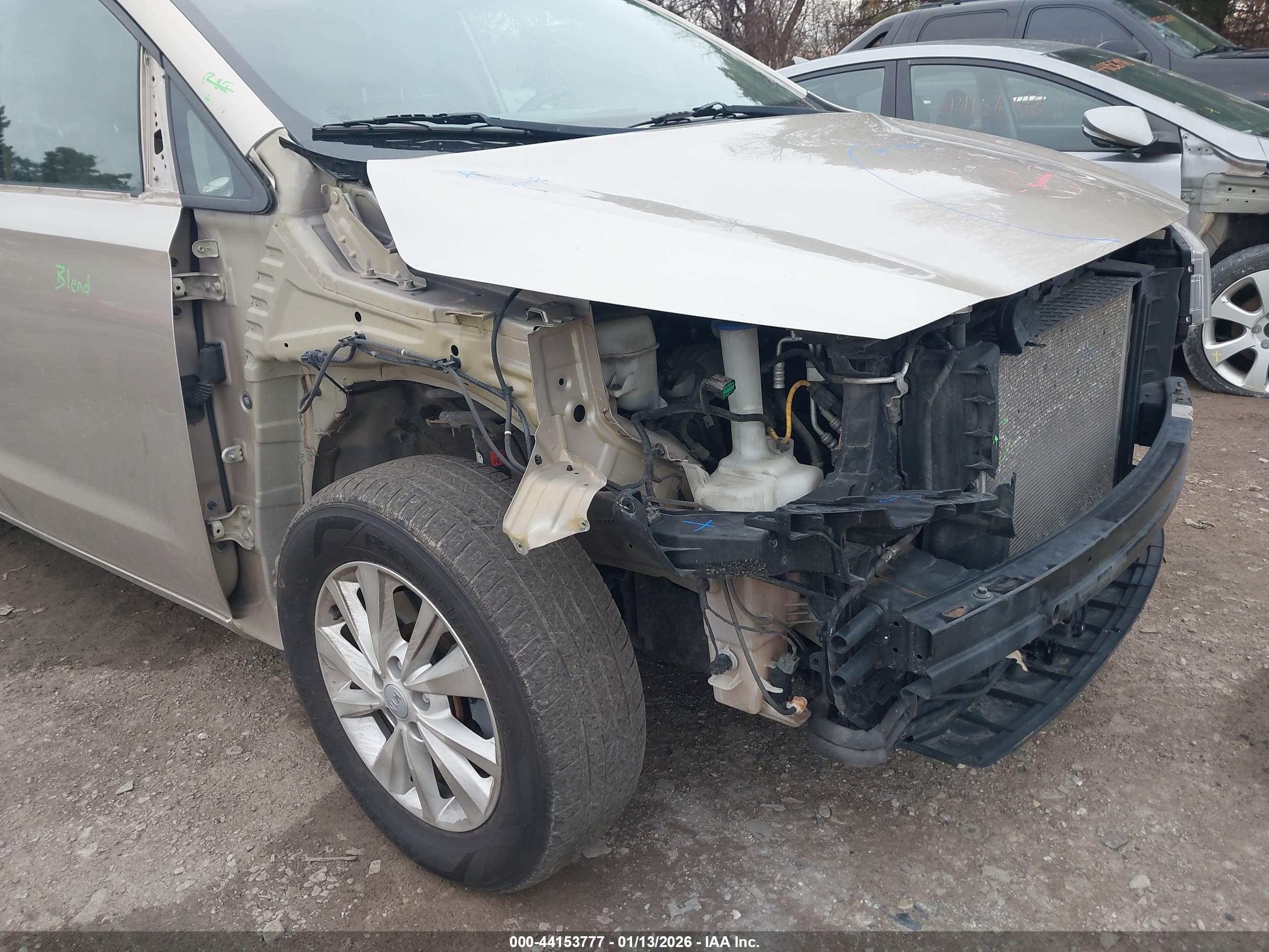 KIA SEDONA image 6