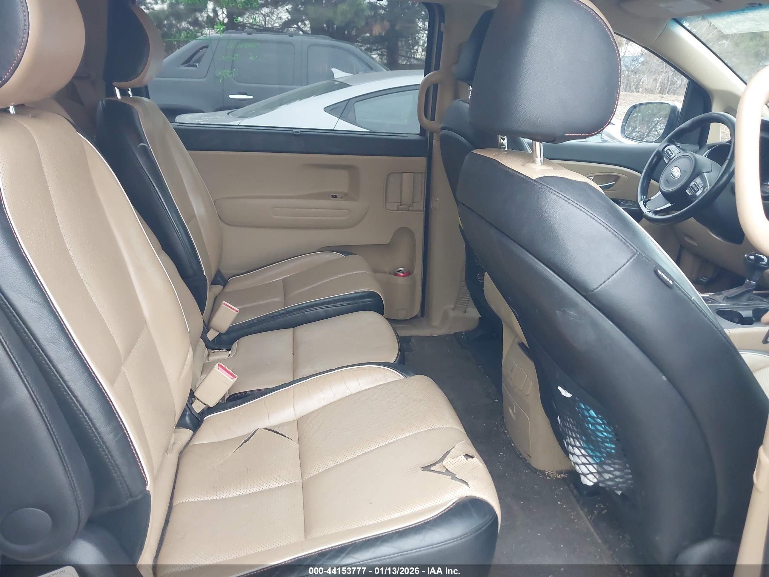 KIA SEDONA image 8