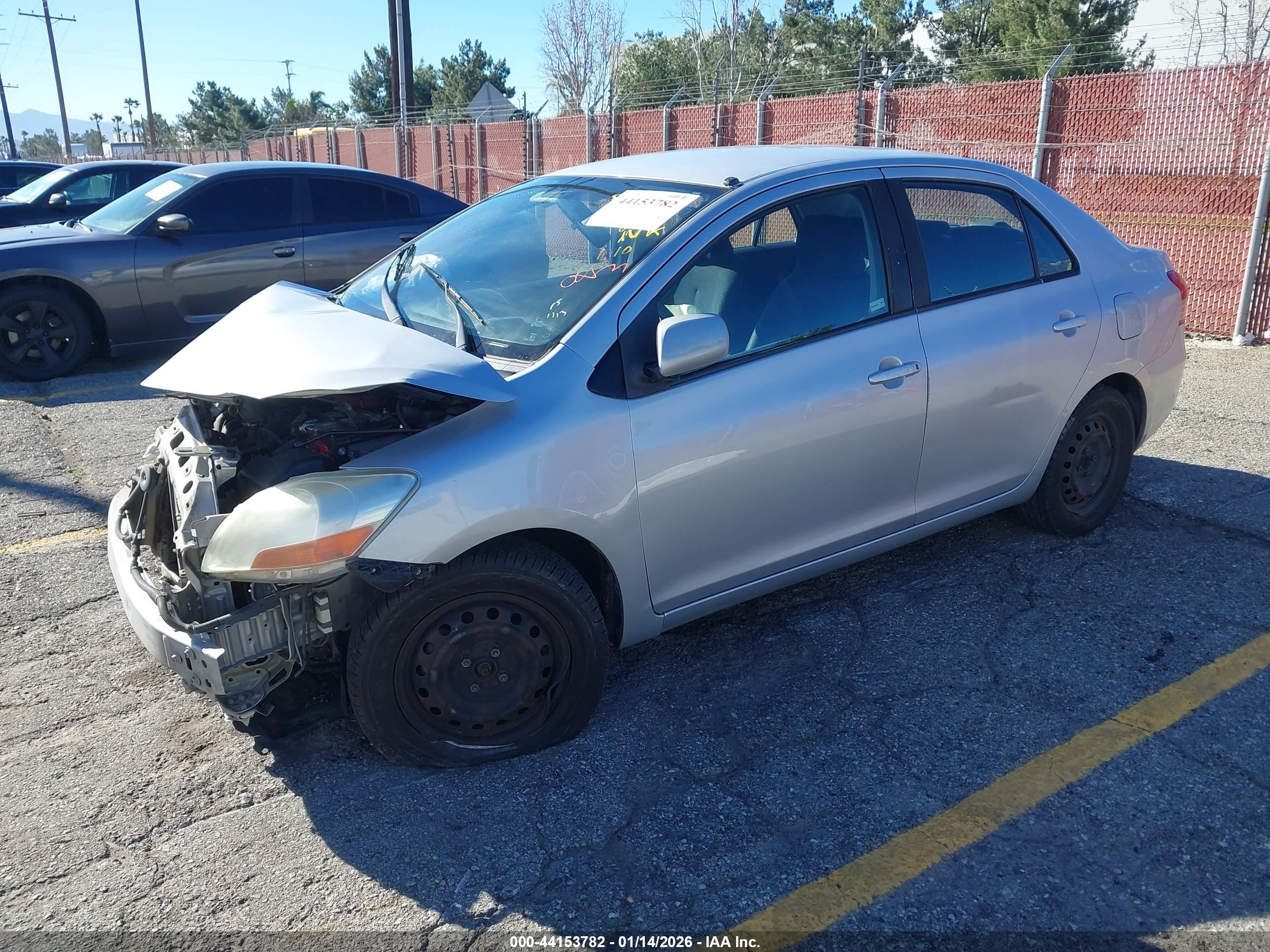 TOYOTA YARIS image 2