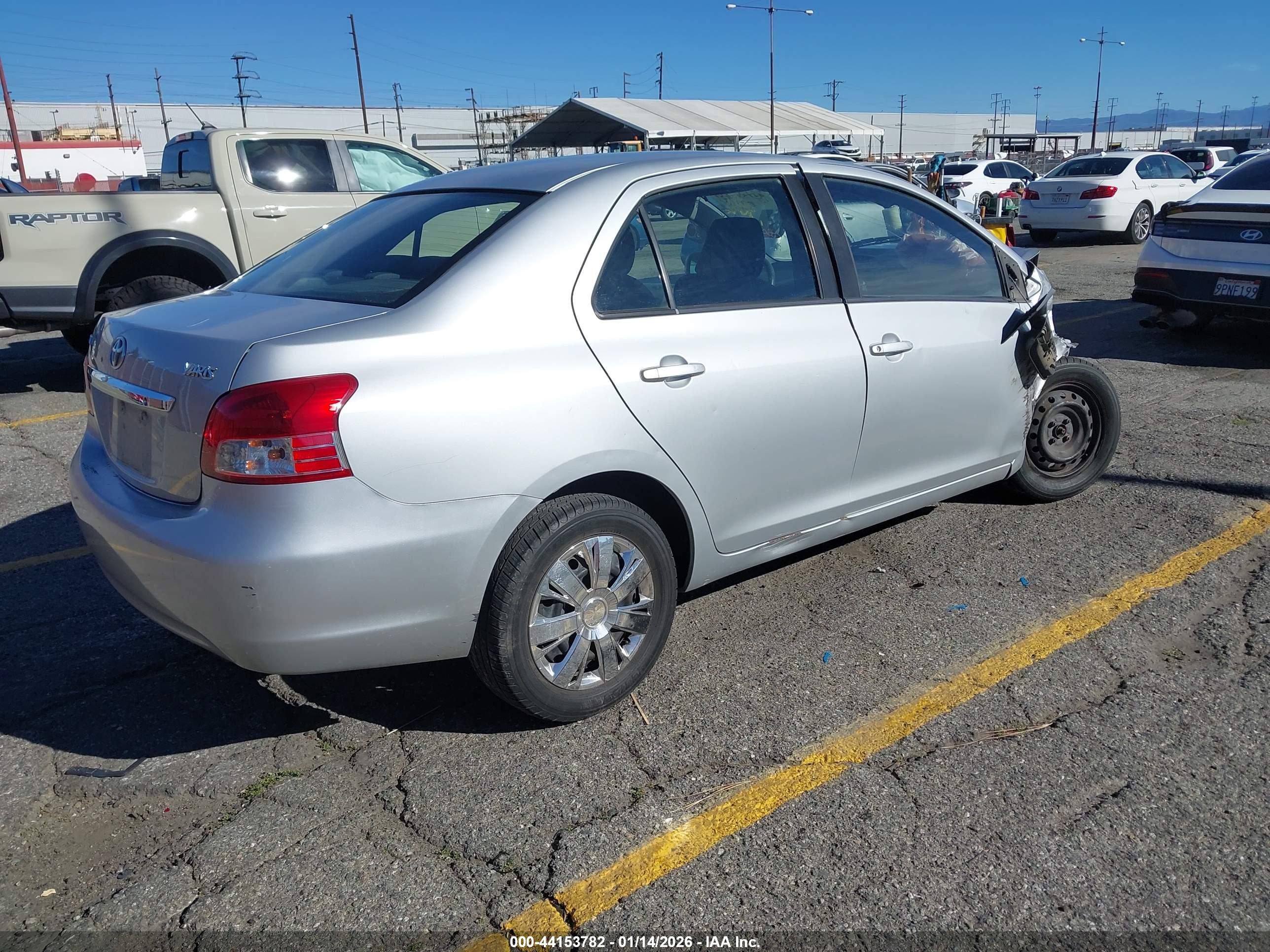 TOYOTA YARIS image 4