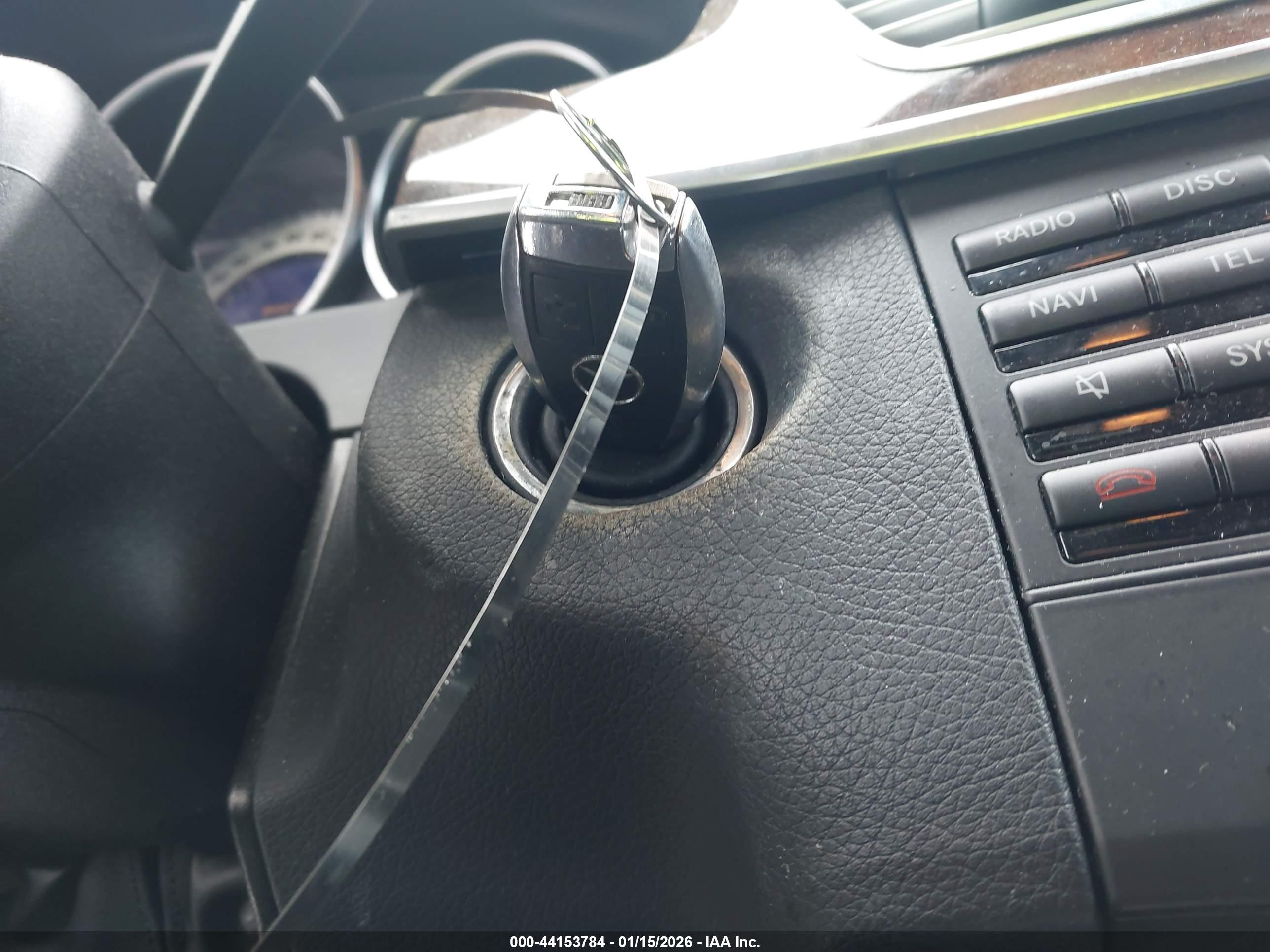 MERCEDES-BENZ E image 11