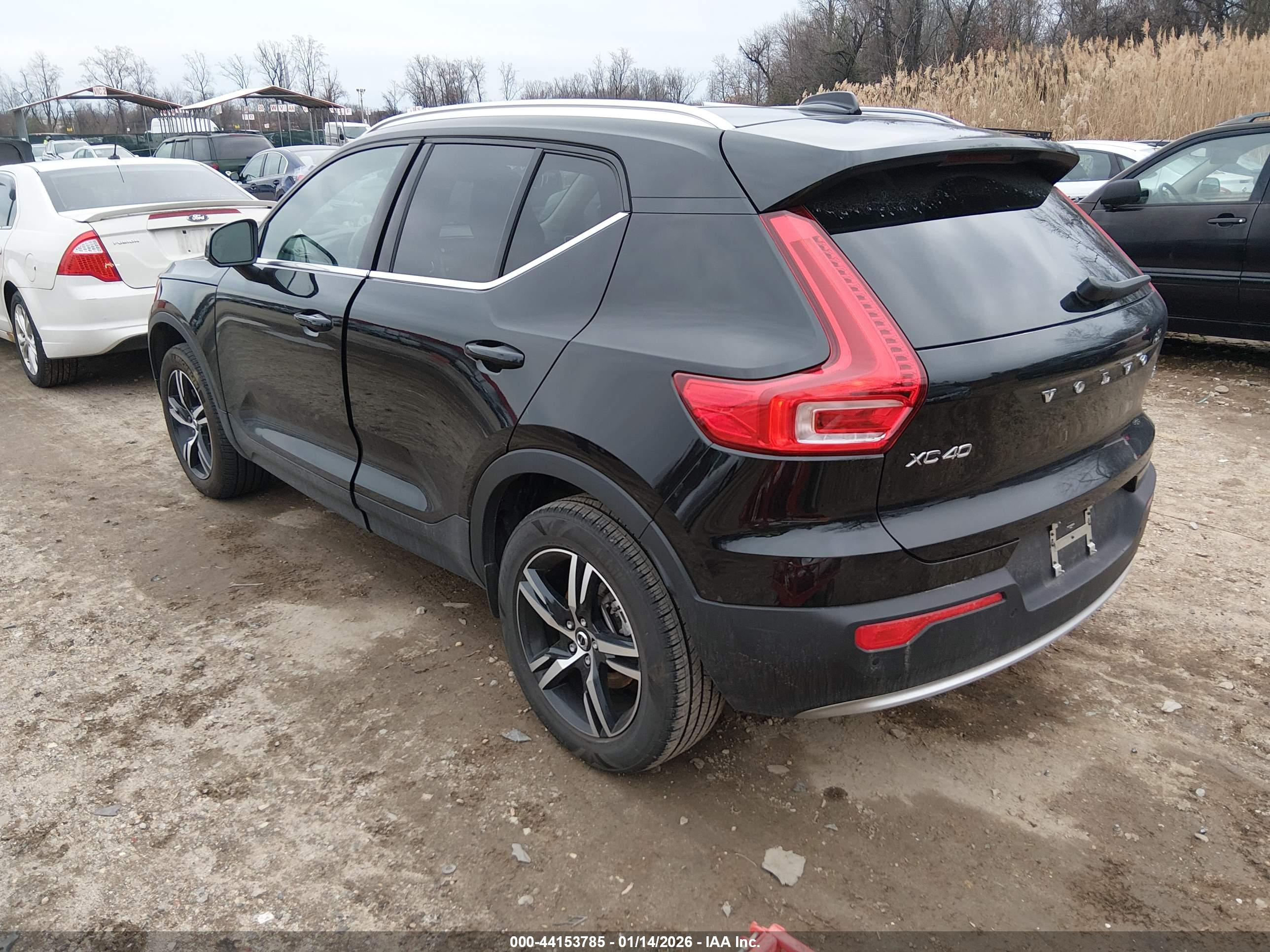 VOLVO XC40 image 3