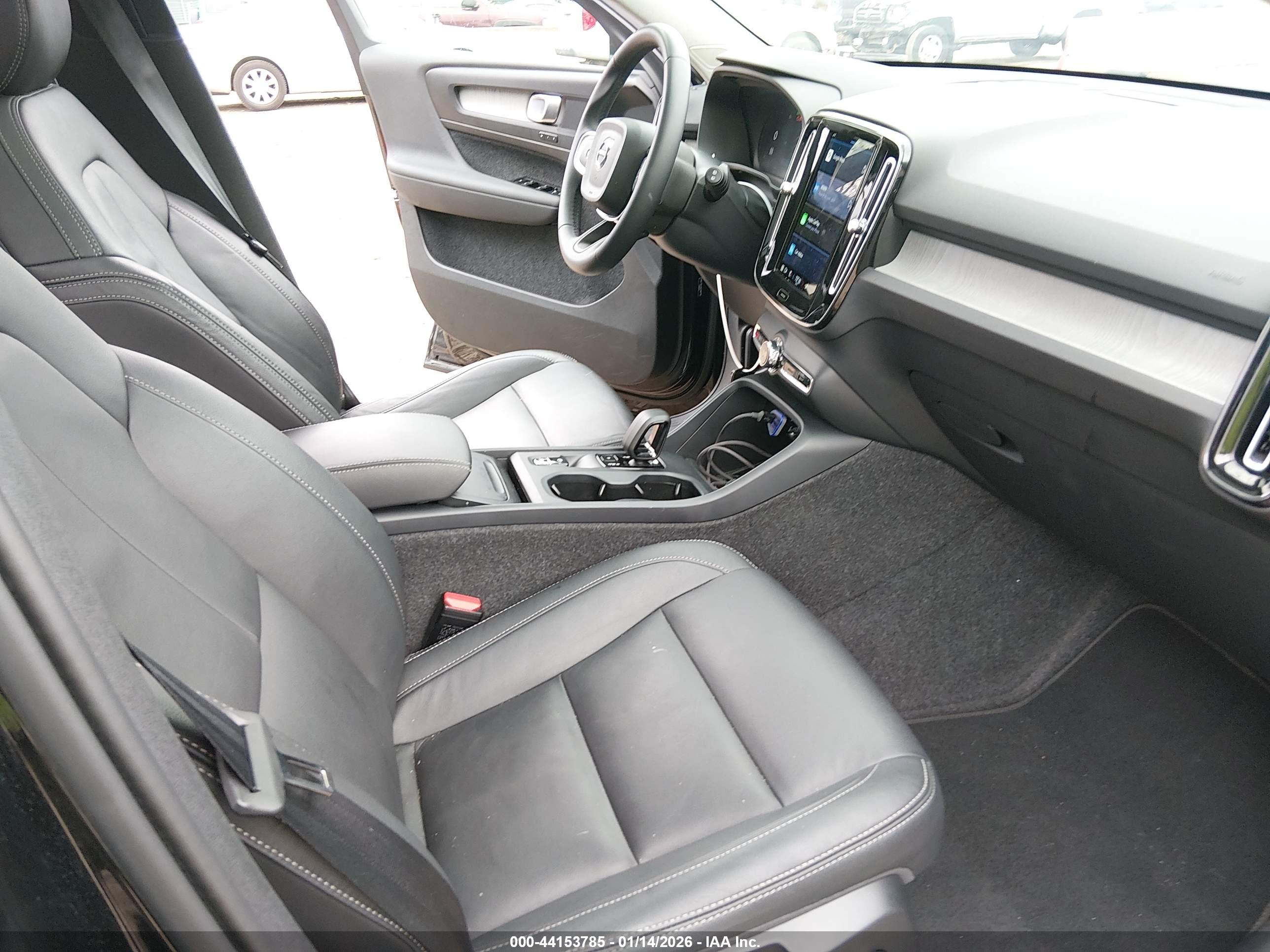 VOLVO XC40 image 5