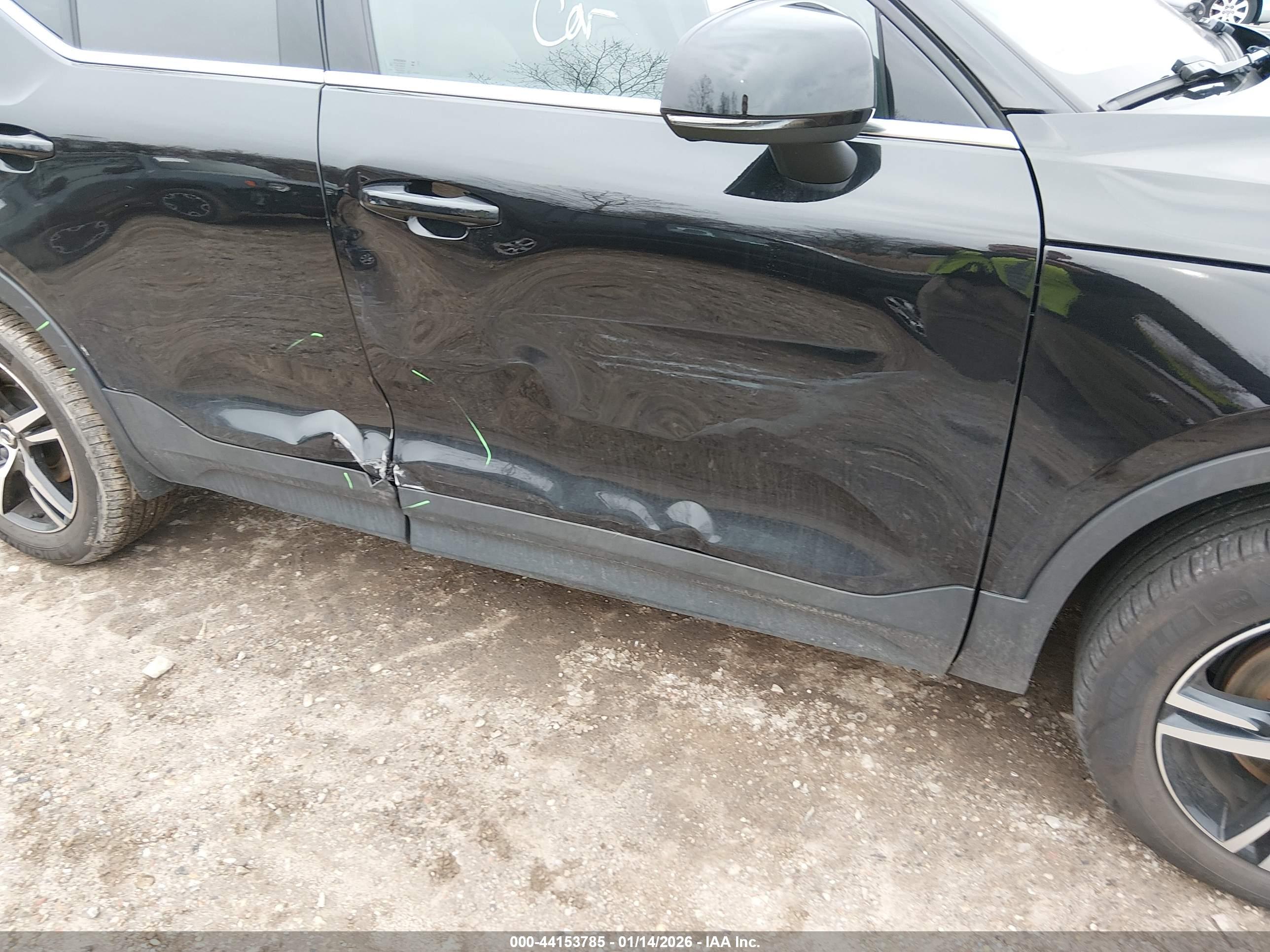 VOLVO XC40 image 6