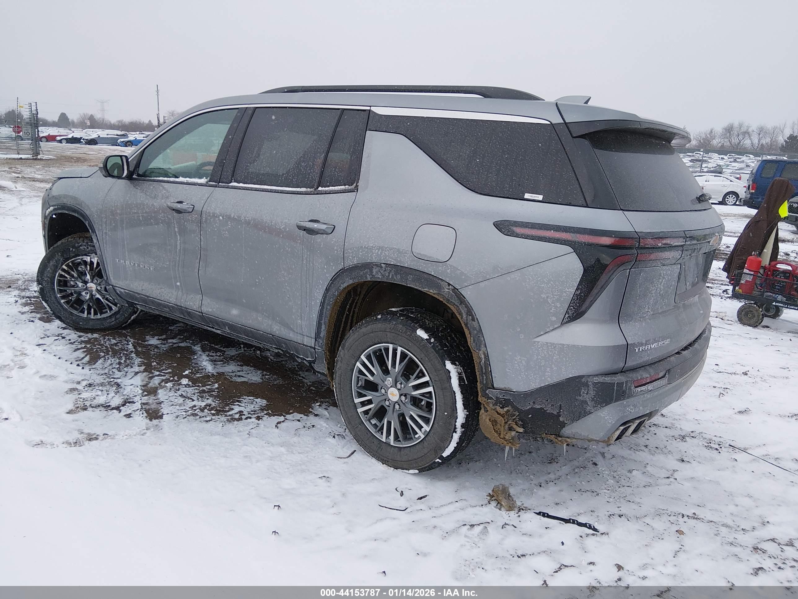 CHEVROLET TRAVERSE image 3