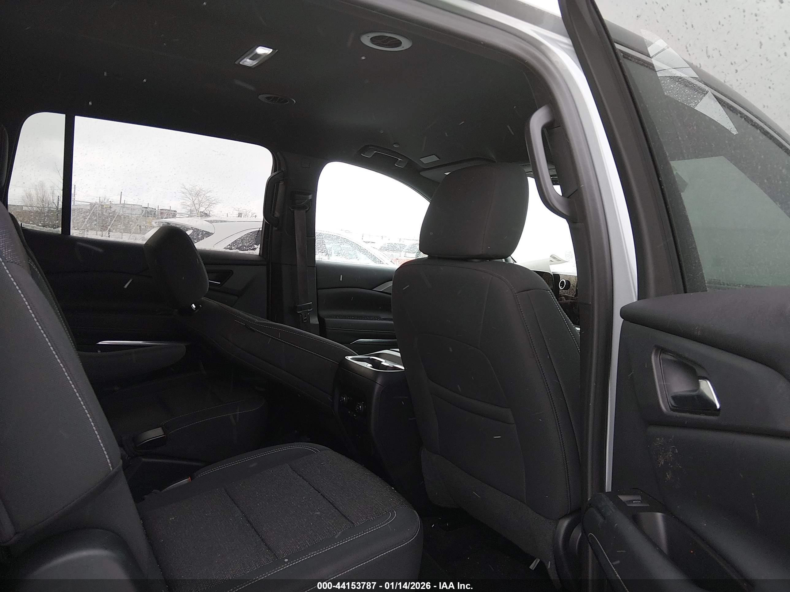 CHEVROLET TRAVERSE image 8