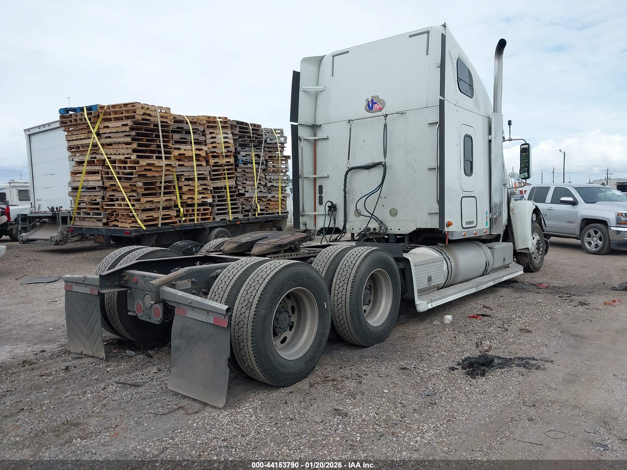 FREIGHTLINER CONVENTIONAL image 4