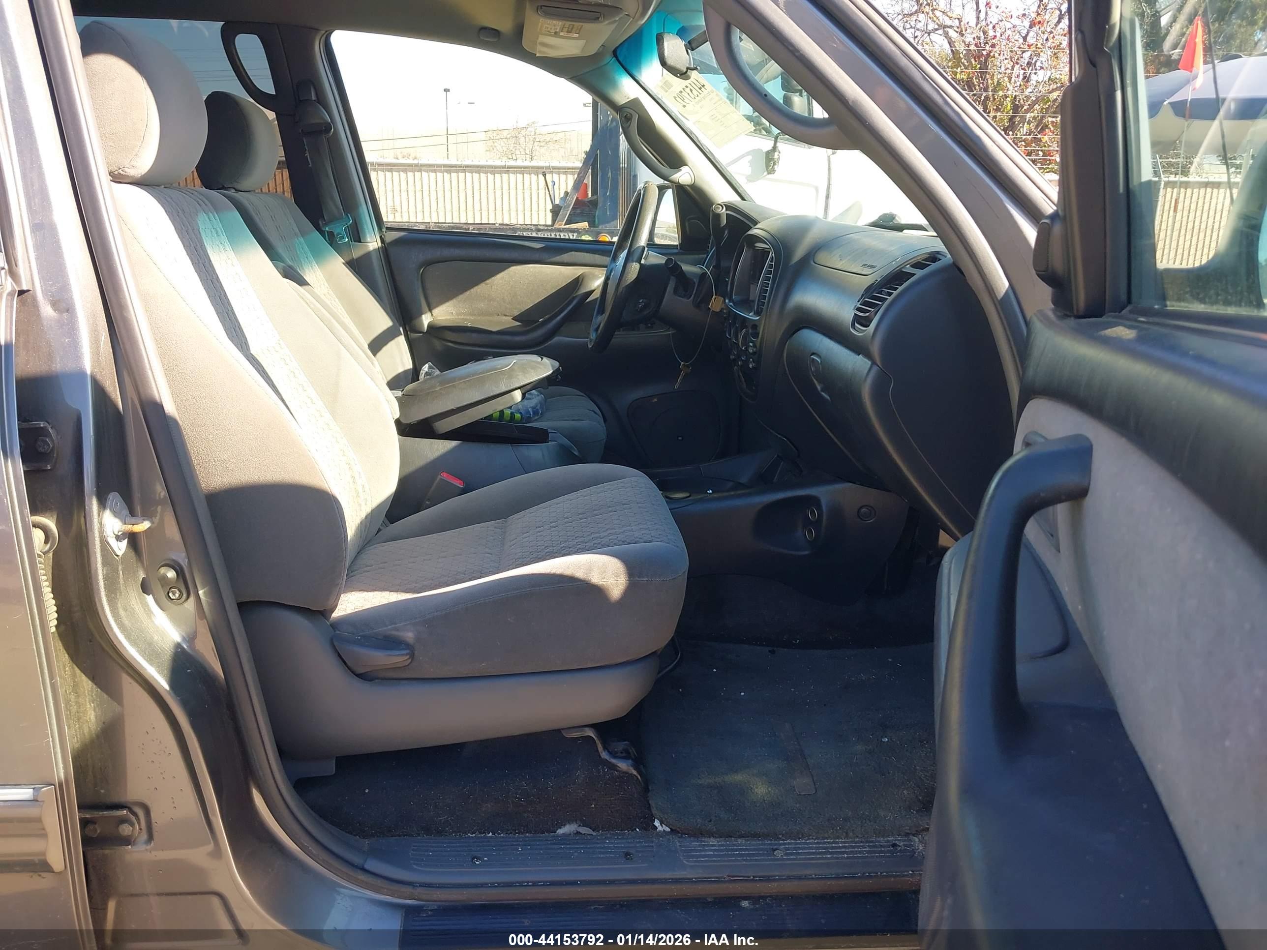 TOYOTA TUNDRA image 5
