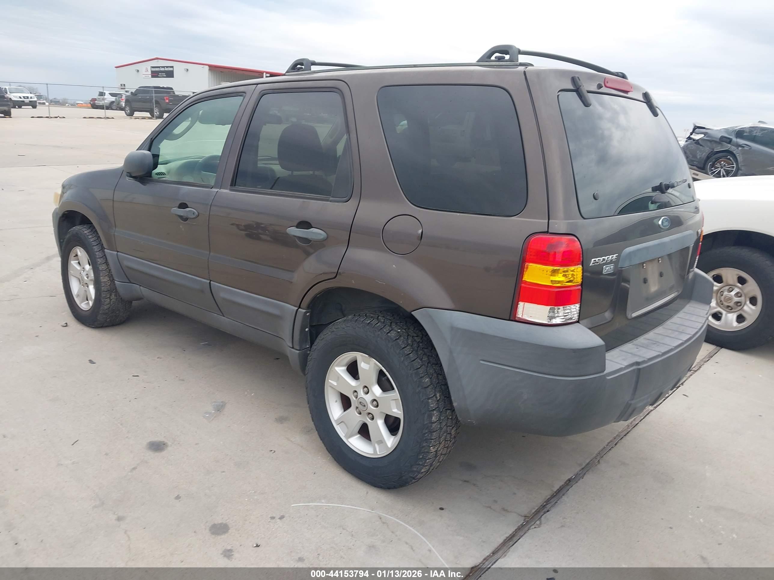 FORD ESCAPE image 3