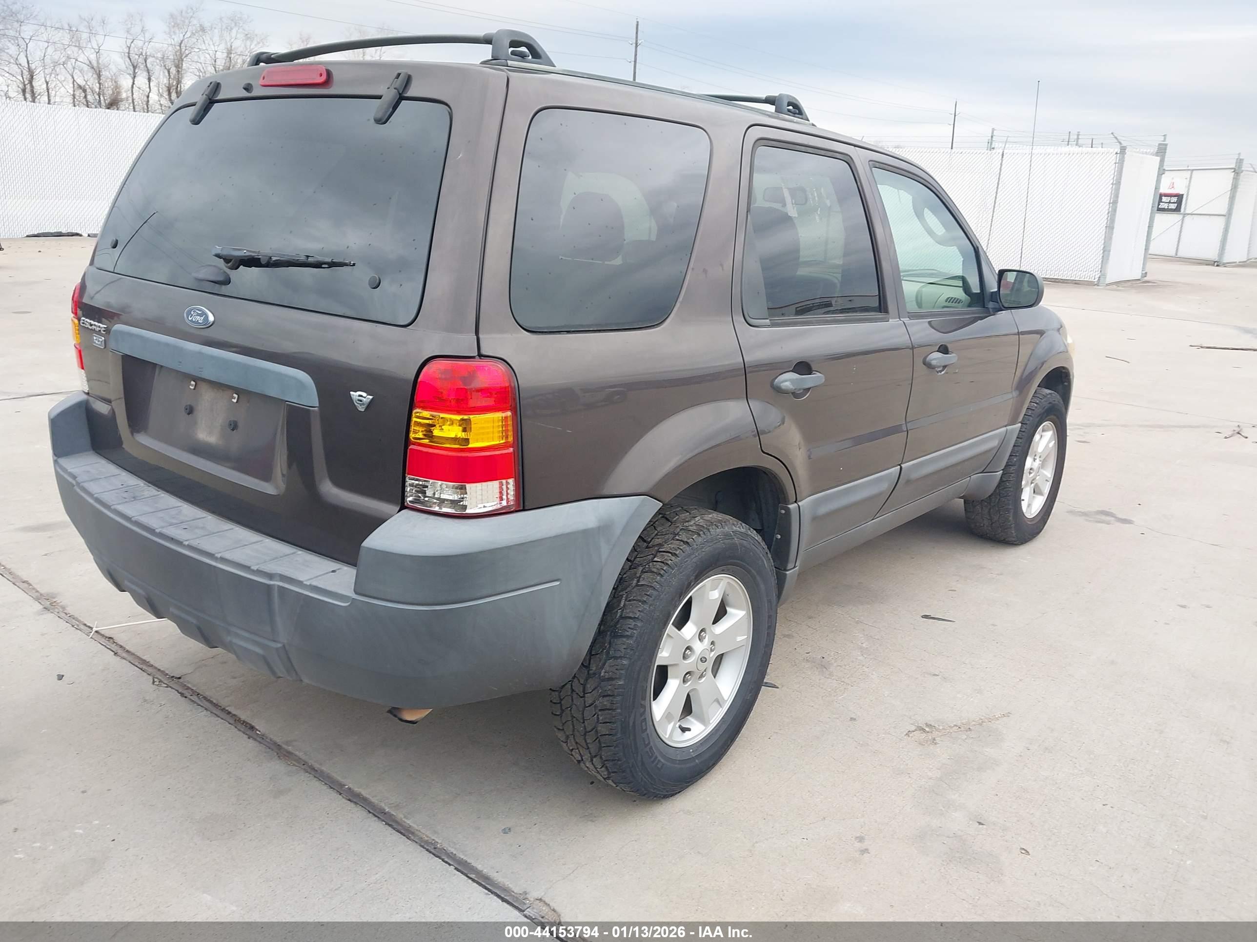 FORD ESCAPE image 4