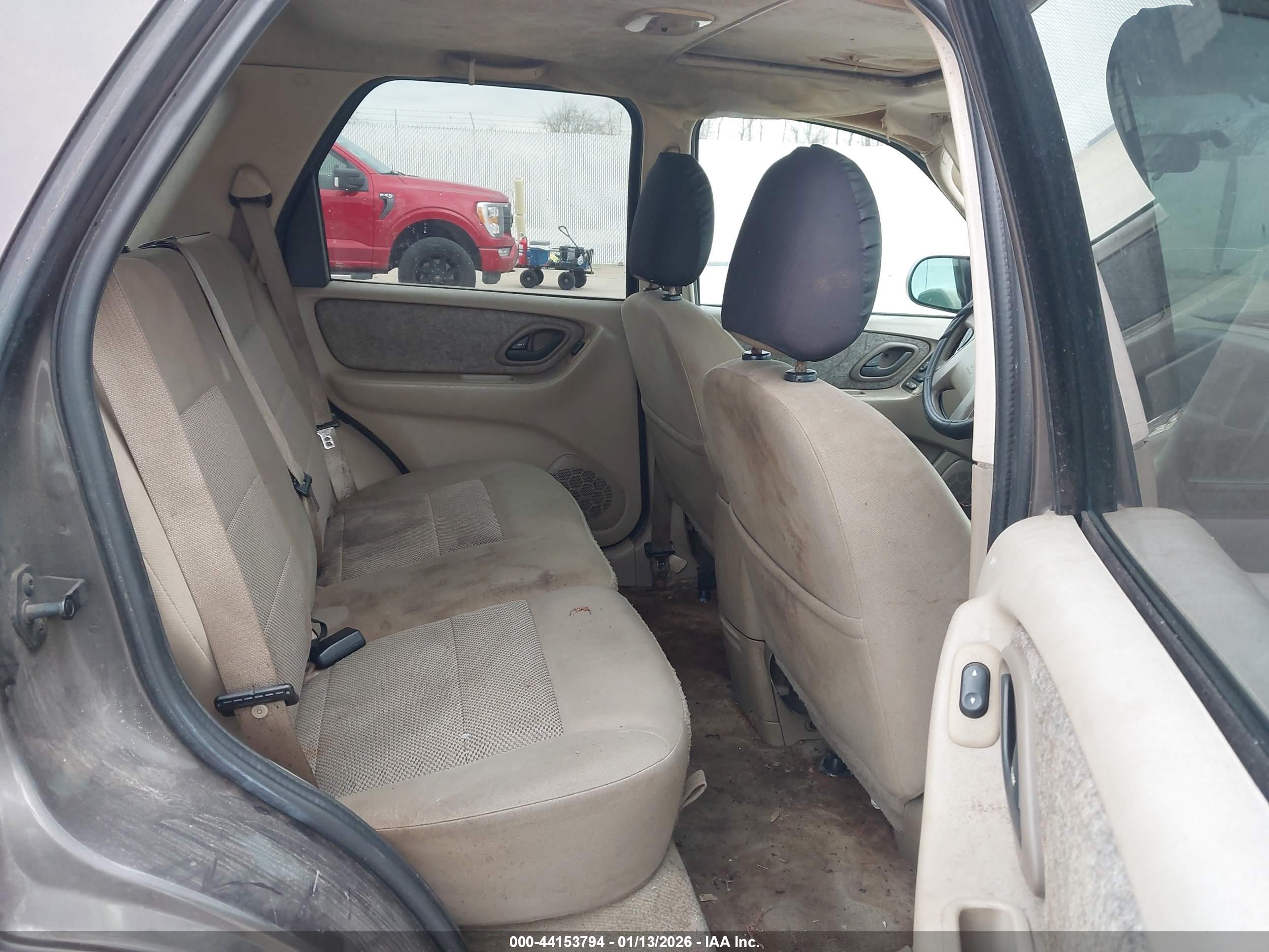 FORD ESCAPE image 8