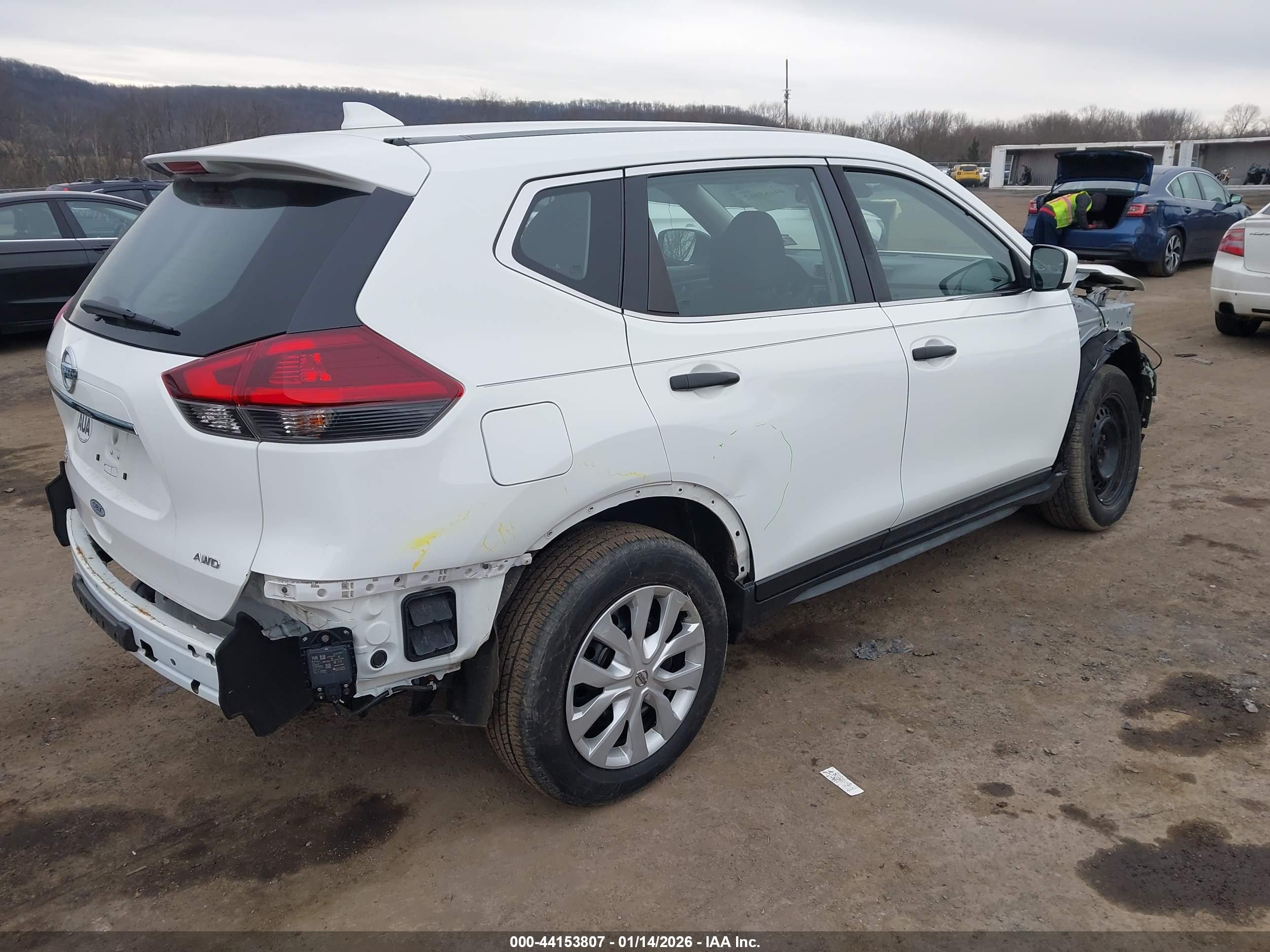 NISSAN ROGUE image 4