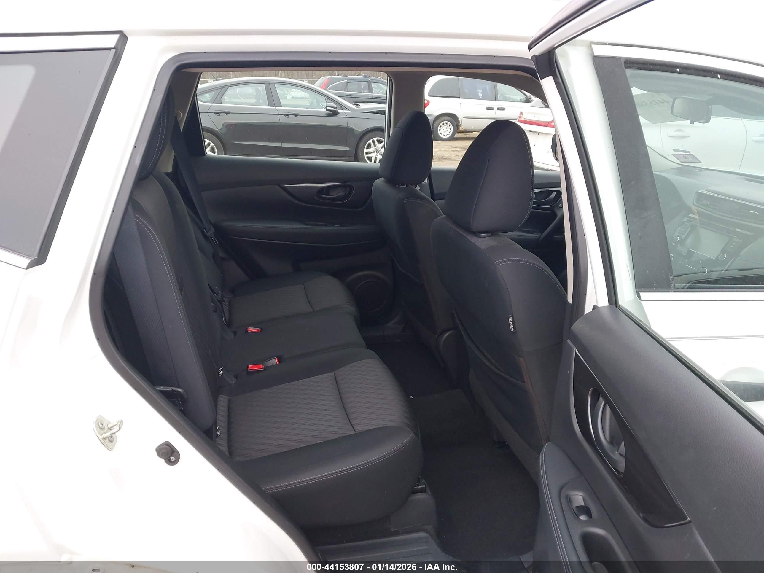NISSAN ROGUE image 8
