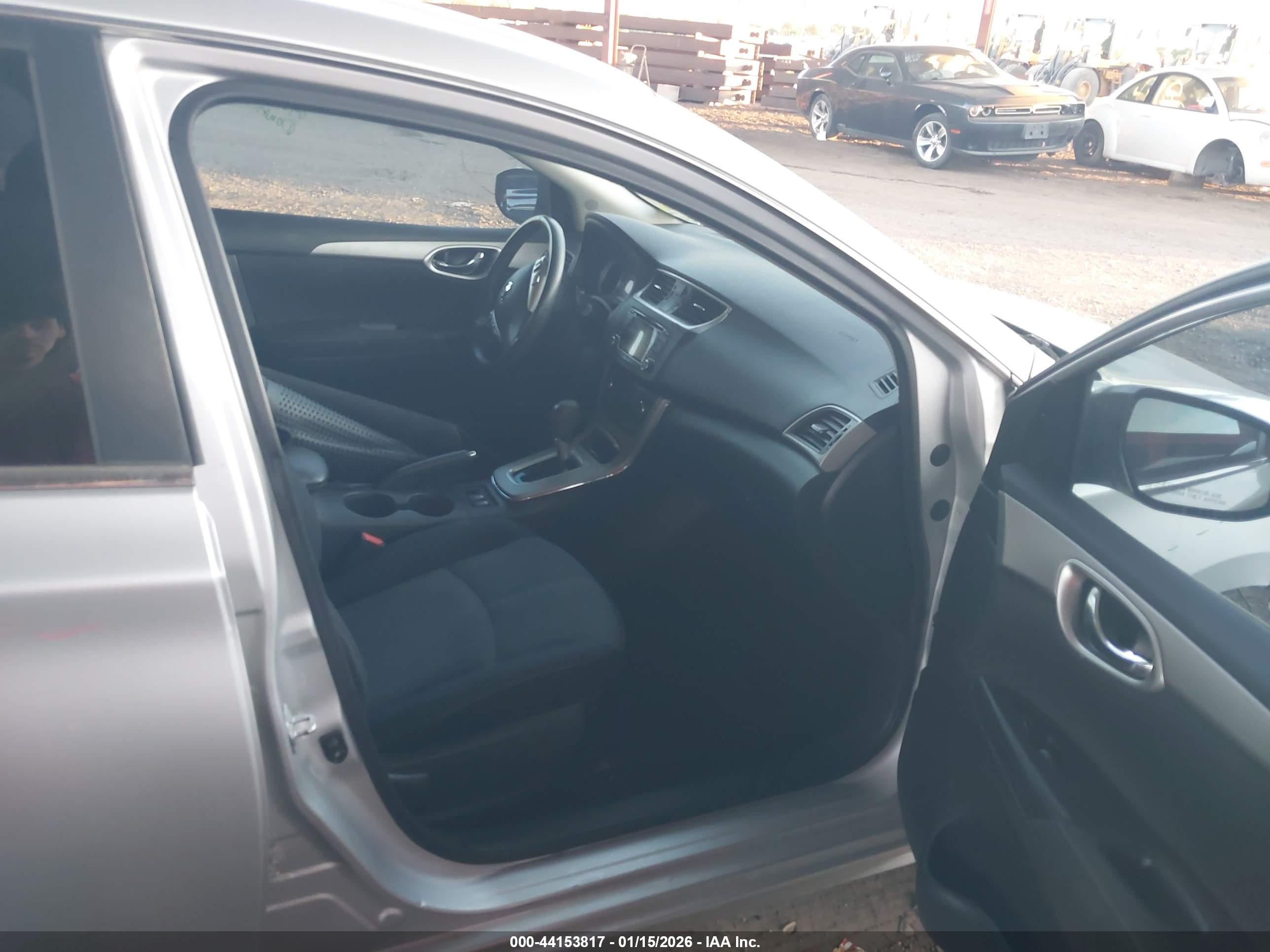 NISSAN SENTRA image 5