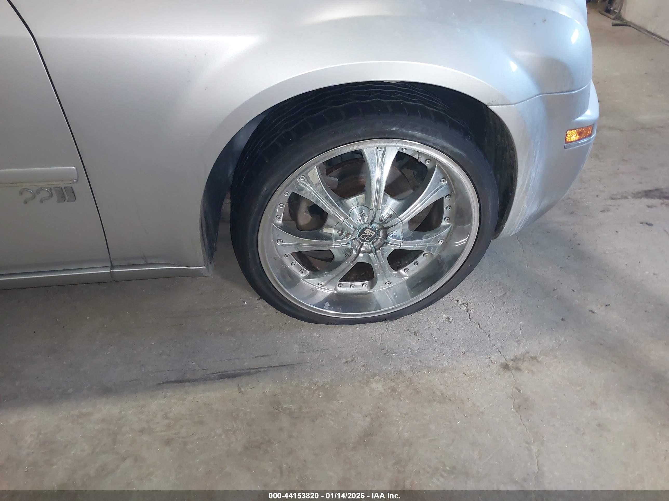 CHRYSLER 300 image 6