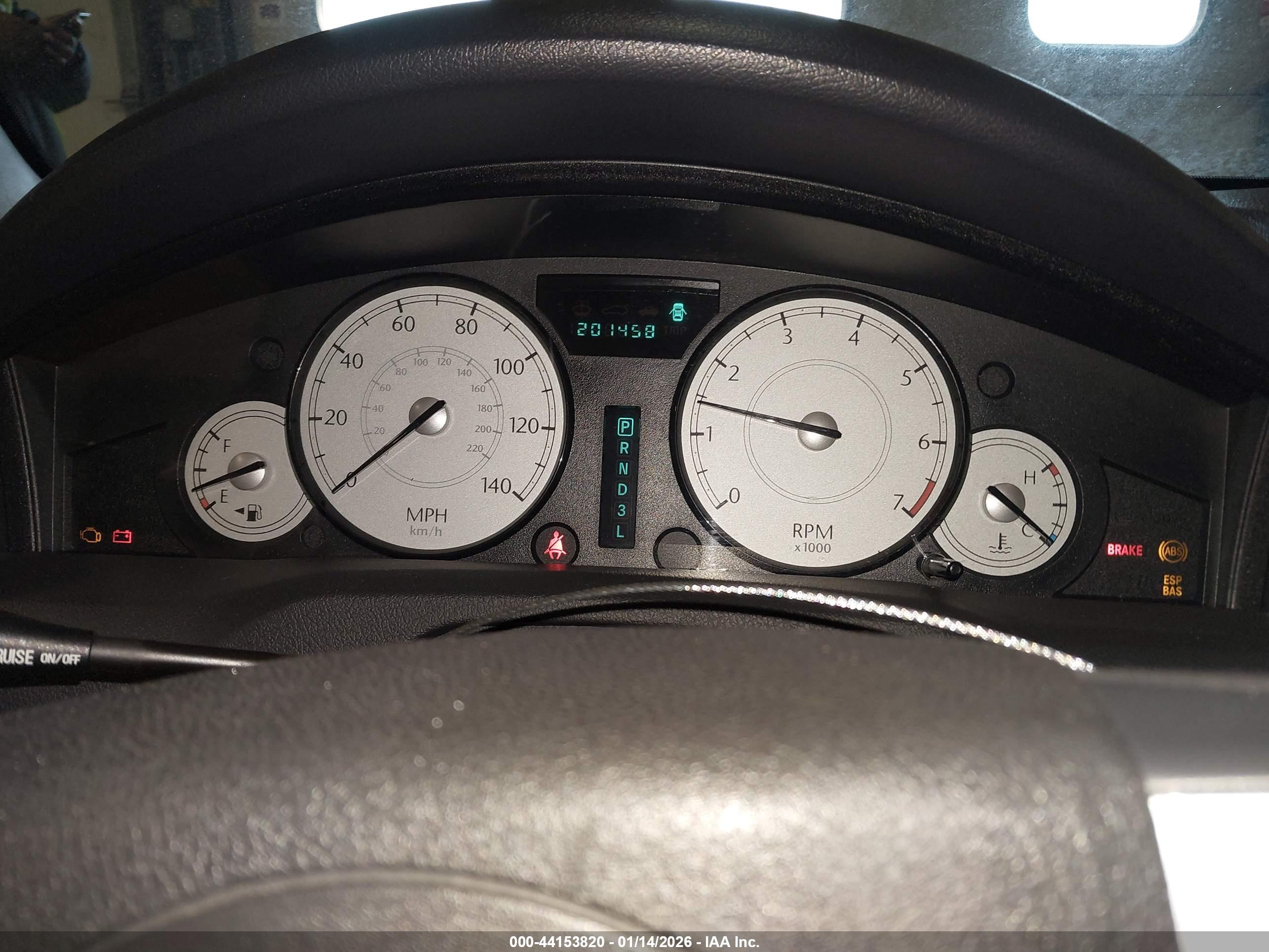 CHRYSLER 300 image 7