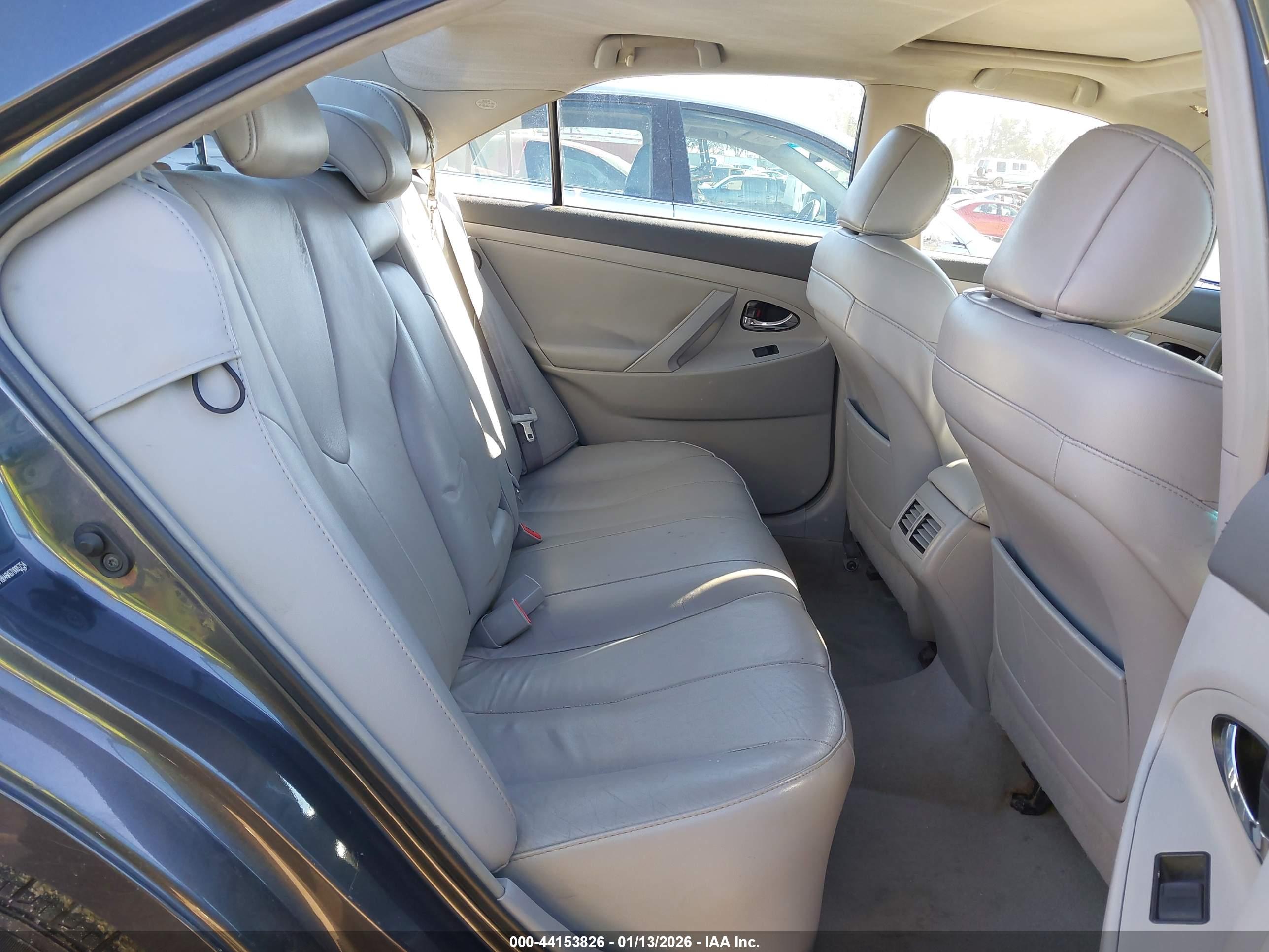 TOYOTA CAMRY image 8
