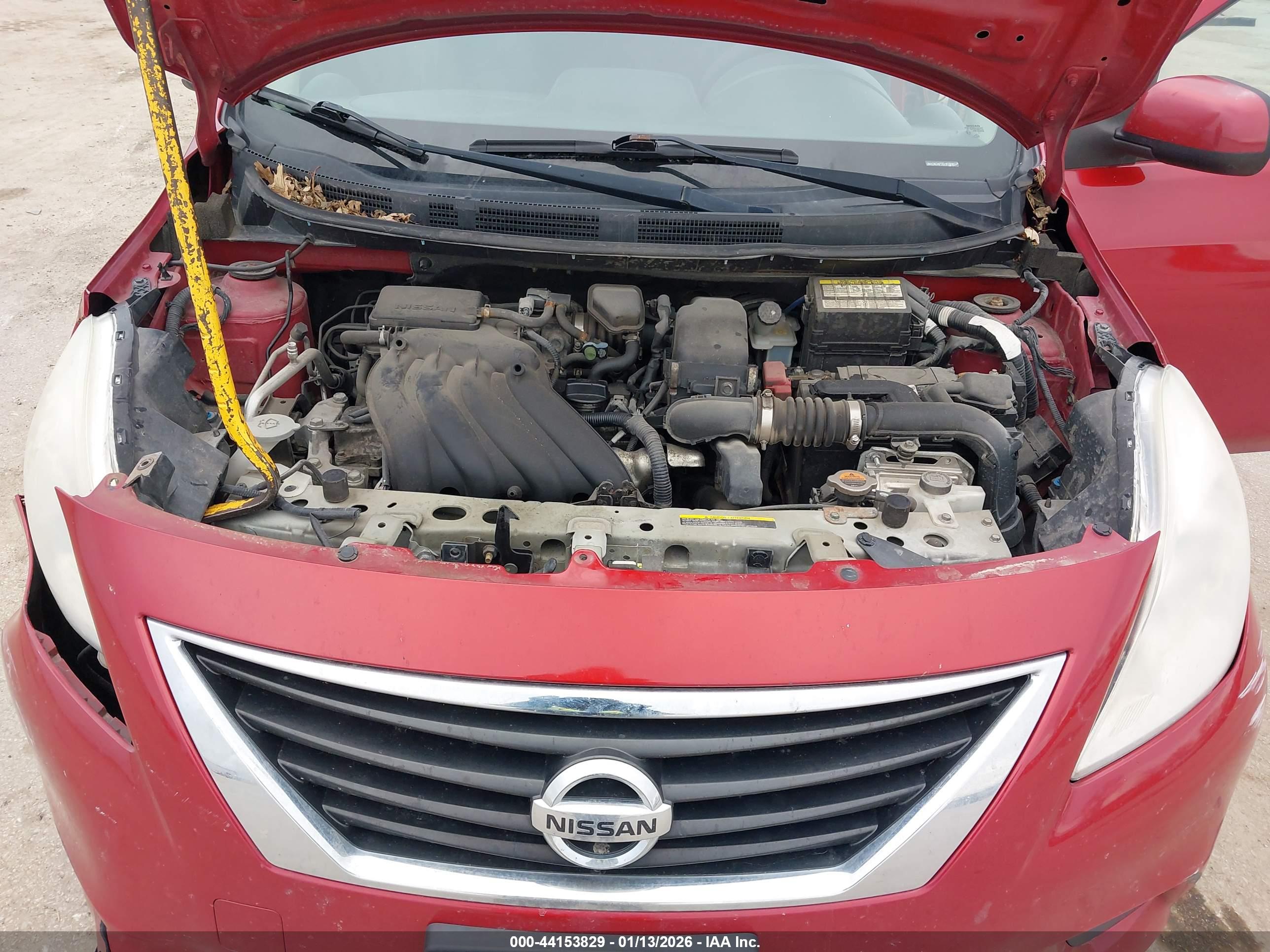NISSAN VERSA image 10