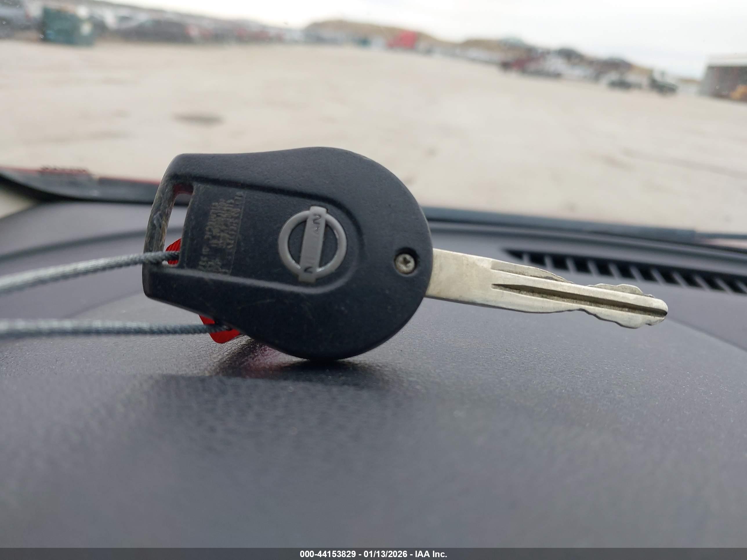 NISSAN VERSA image 11