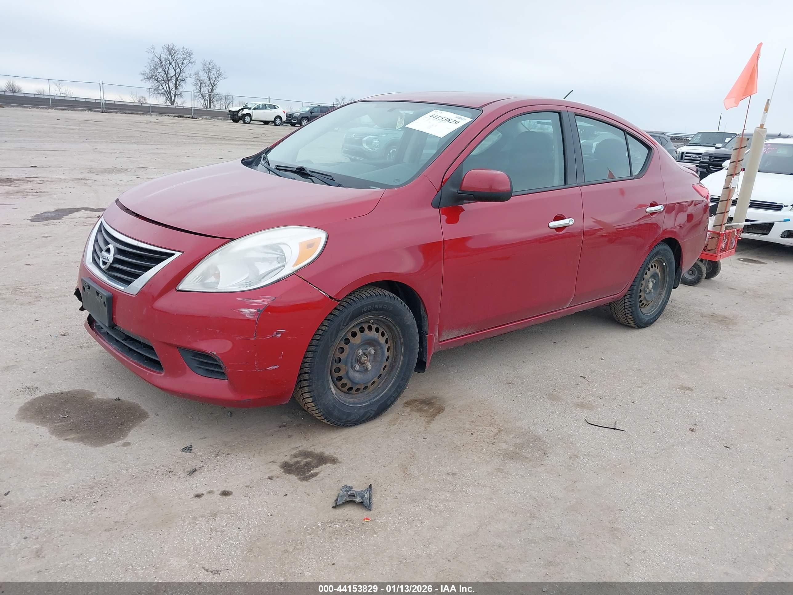NISSAN VERSA image 2