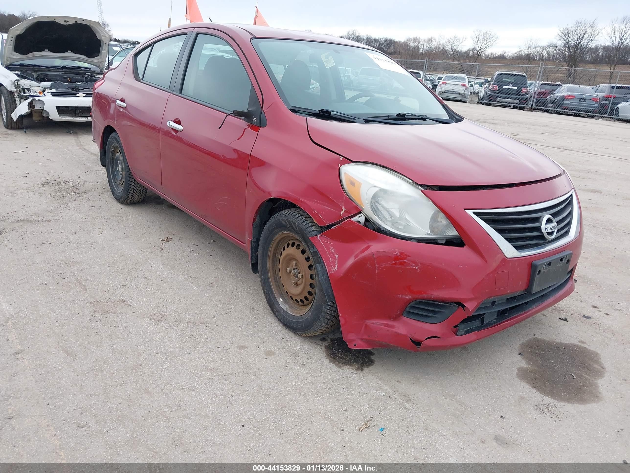 NISSAN VERSA image 6