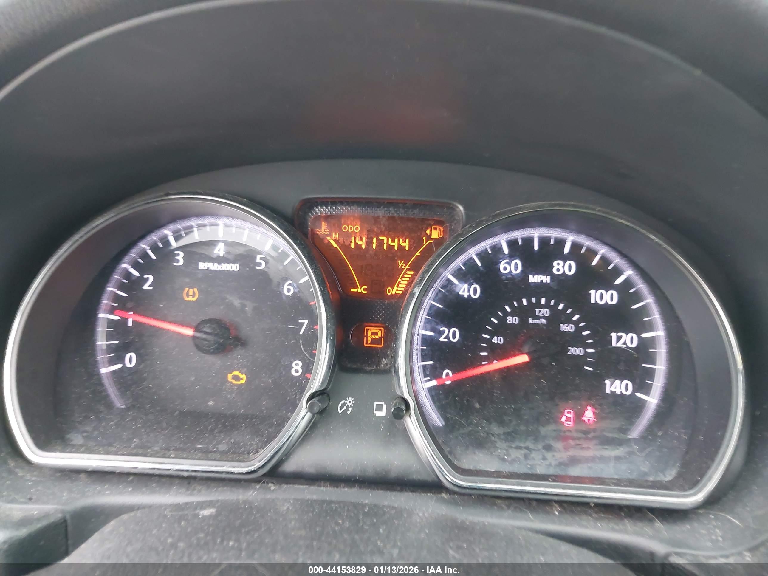 NISSAN VERSA image 7