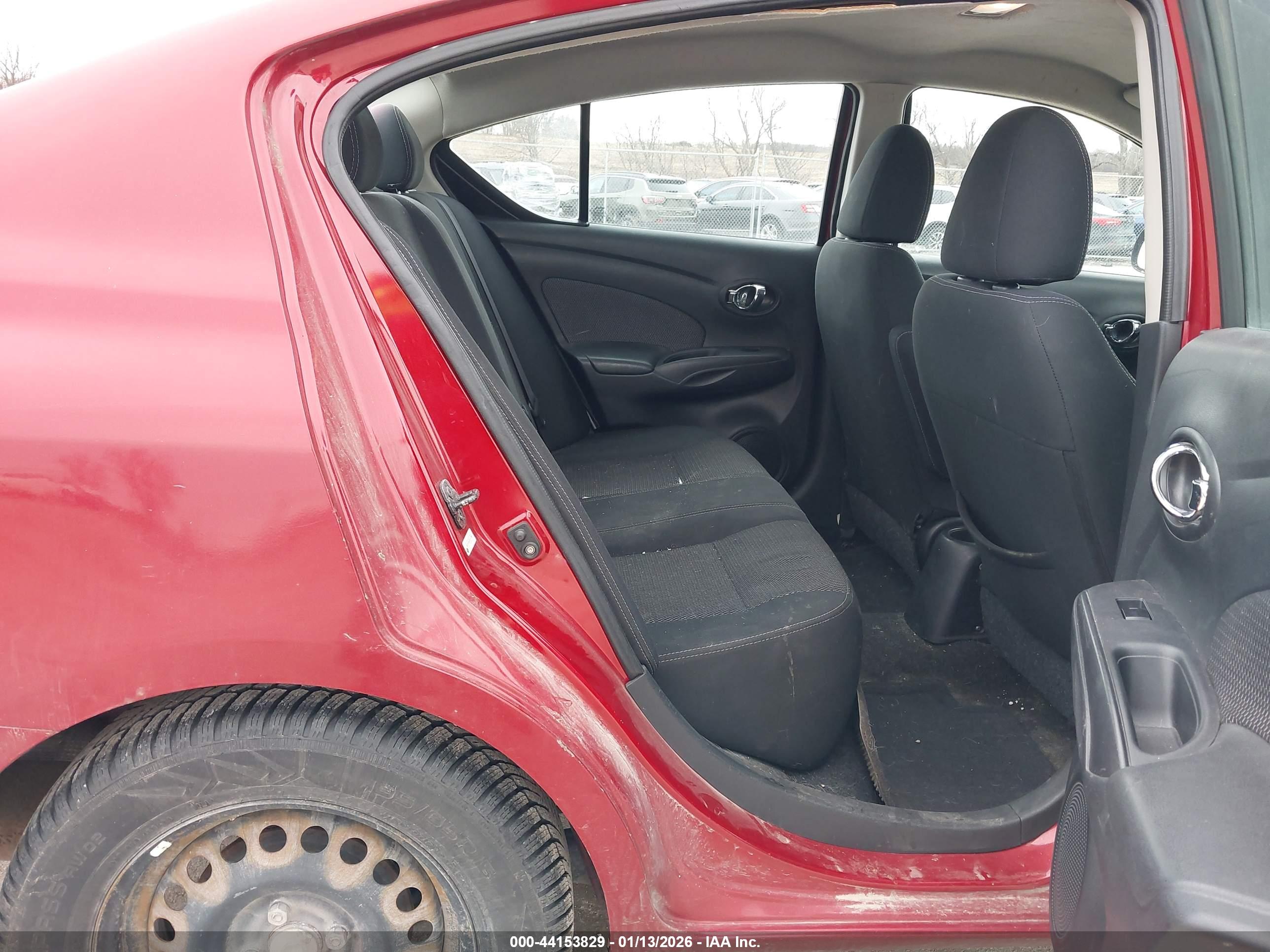 NISSAN VERSA image 8