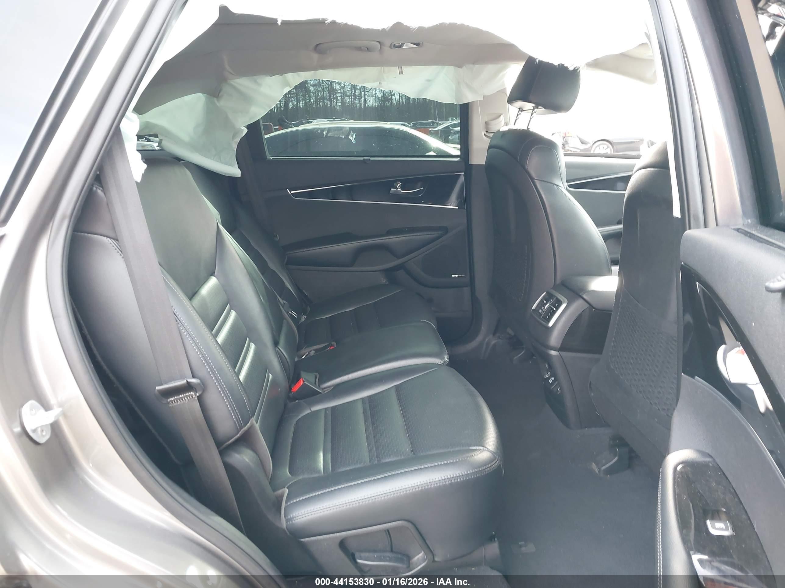 KIA SORENTO image 8