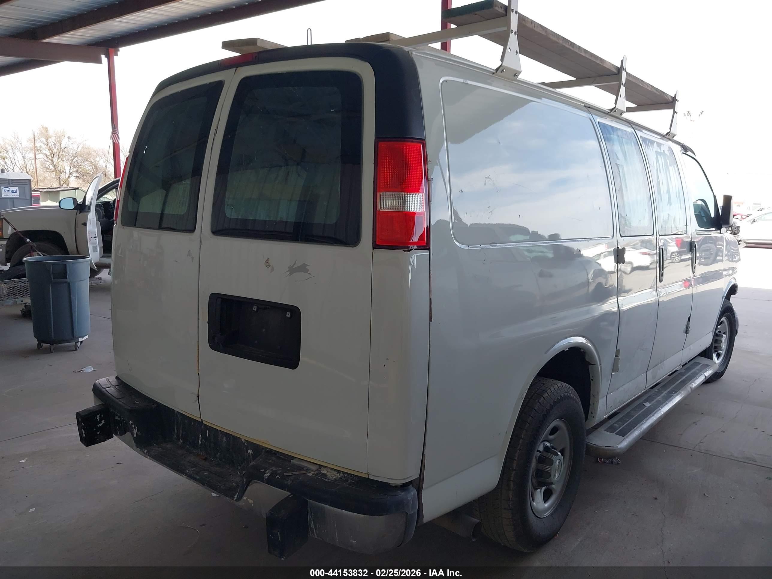 CHEVROLET EXPRESS image 4