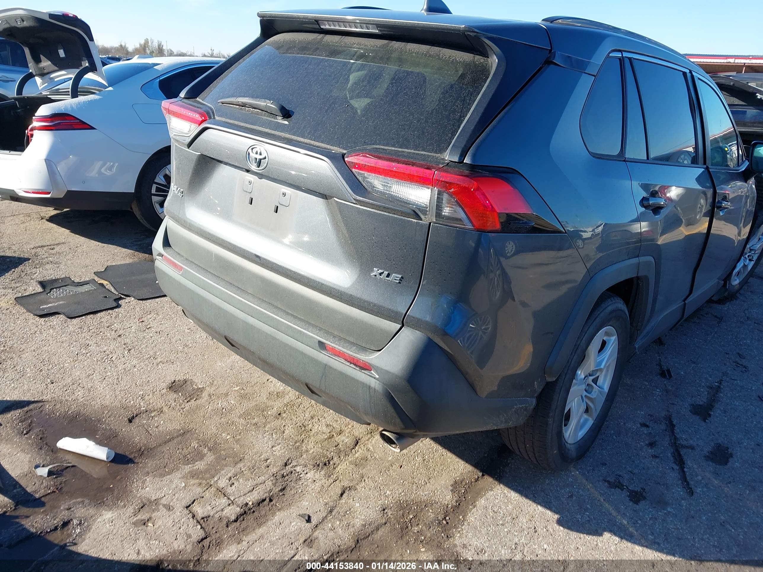 TOYOTA RAV4 image 4