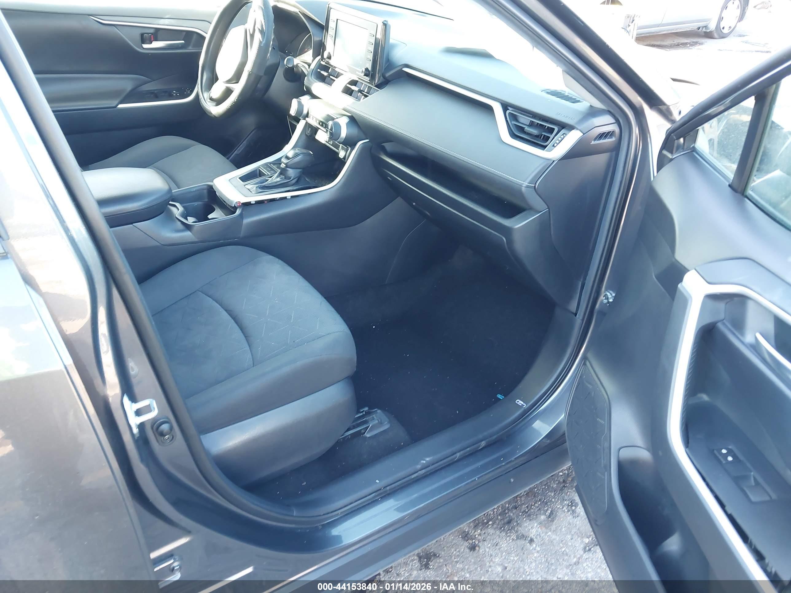 TOYOTA RAV4 image 5