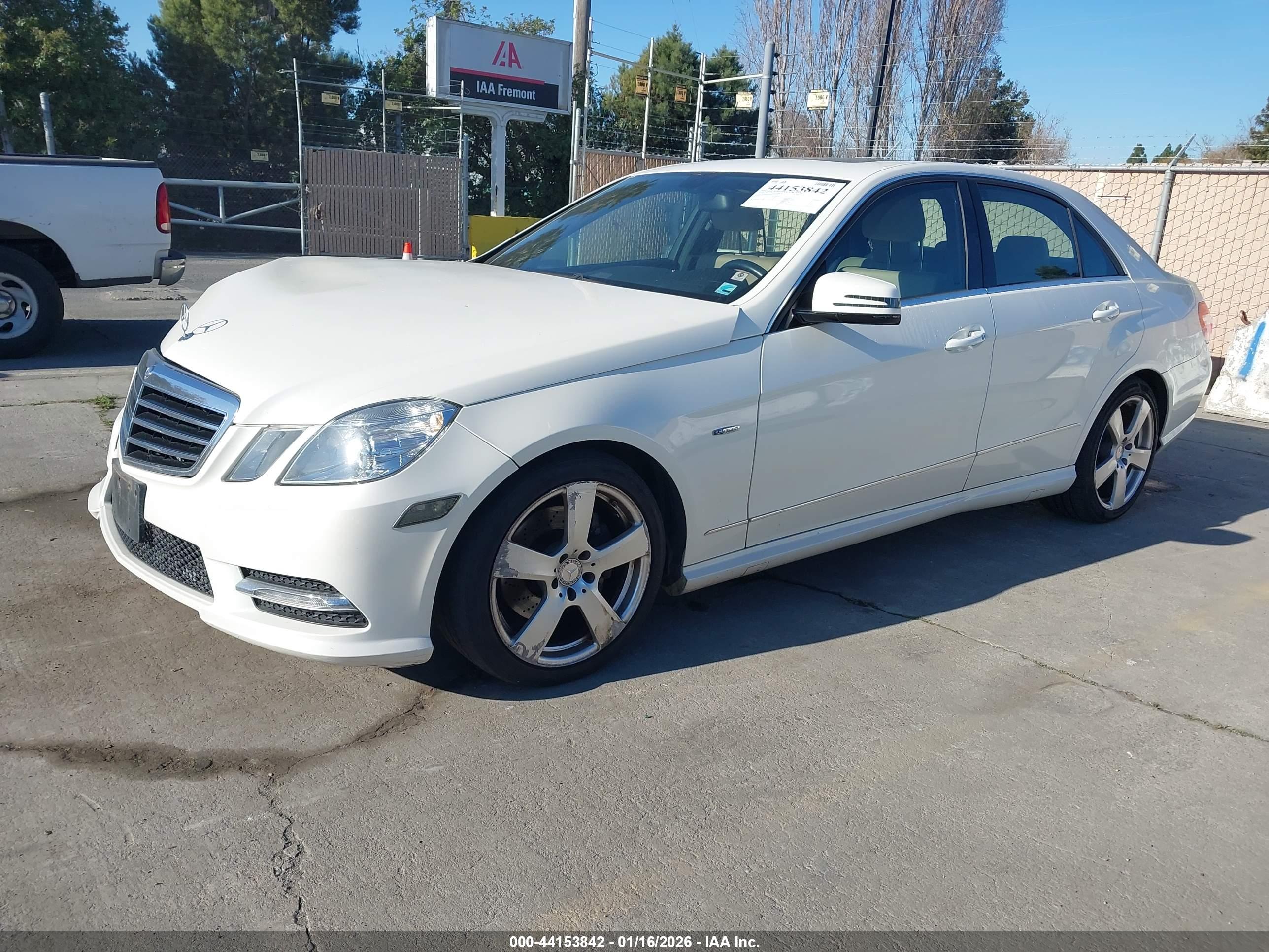 MERCEDES-BENZ E image 2