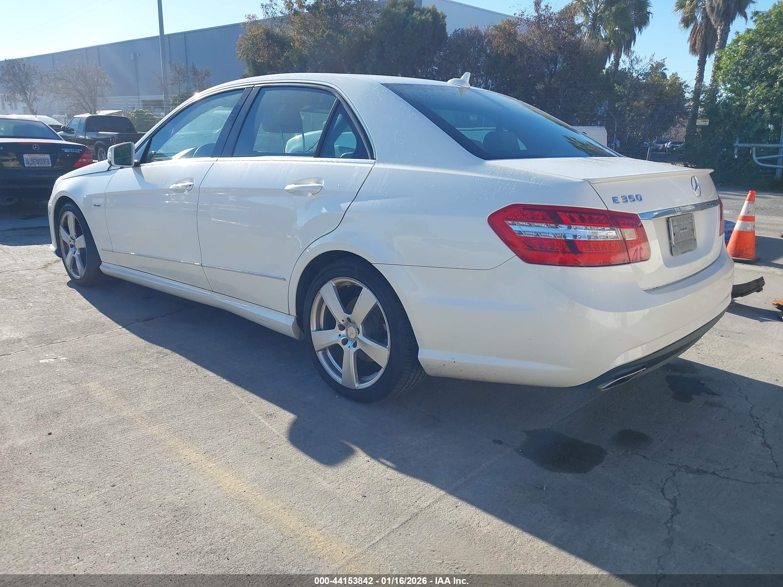 MERCEDES-BENZ E image 3