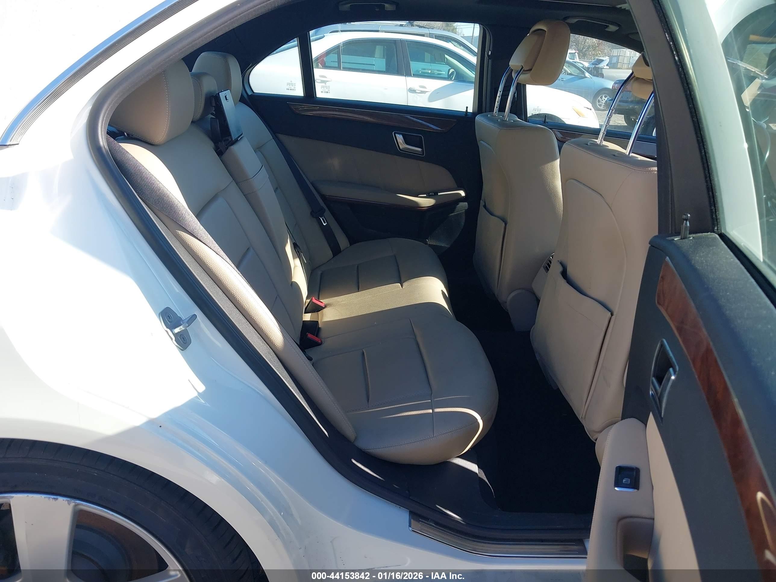 MERCEDES-BENZ E image 8