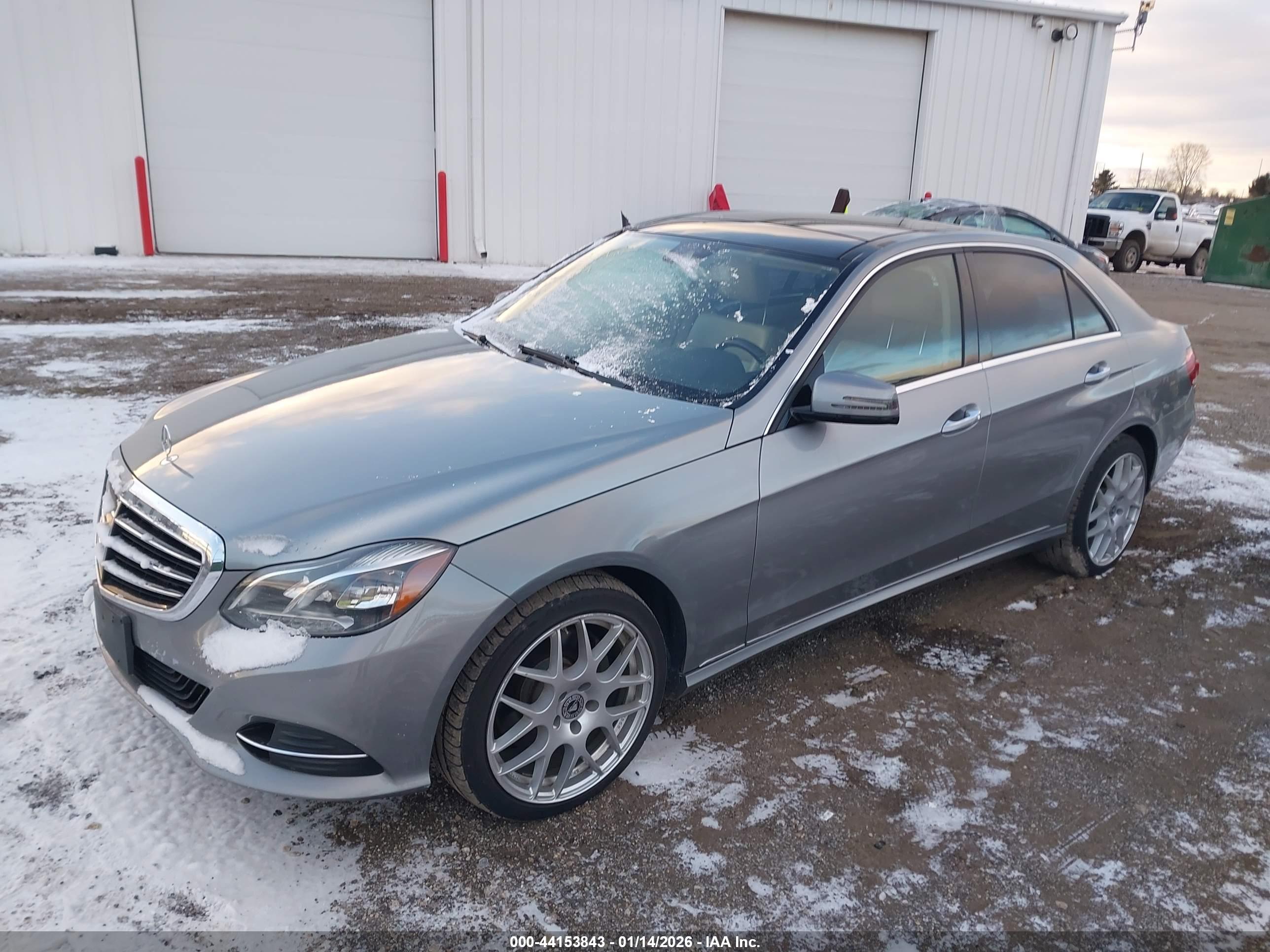 MERCEDES-BENZ E image 2