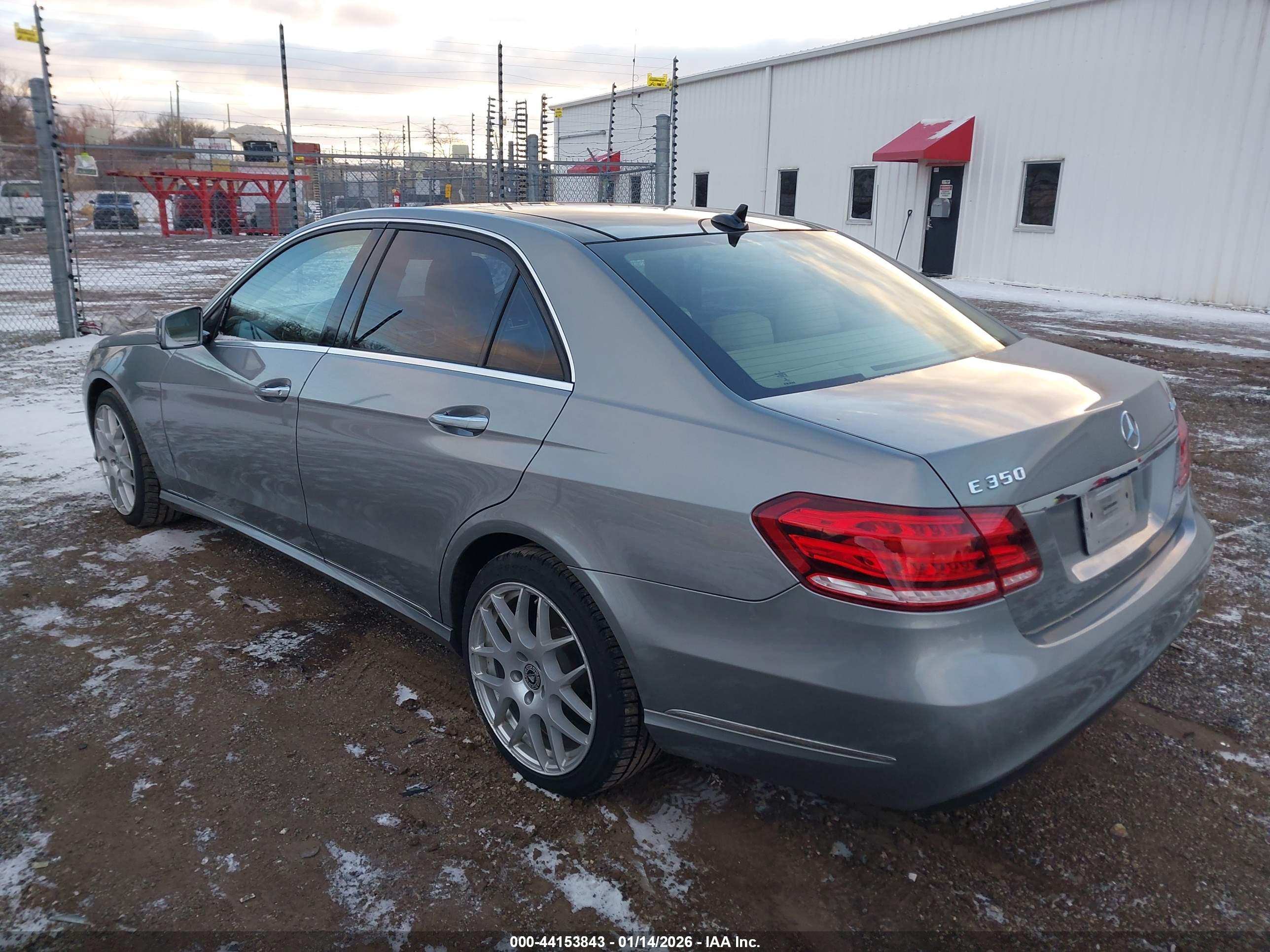 MERCEDES-BENZ E image 3