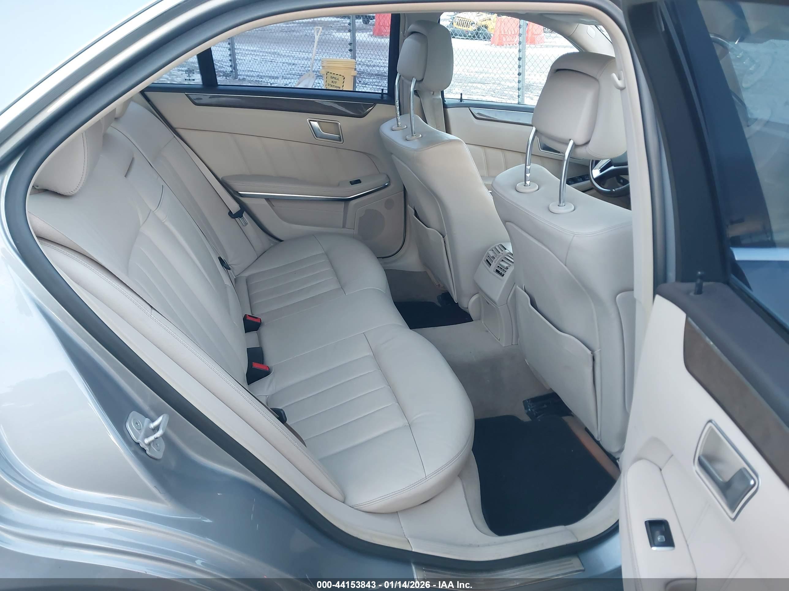 MERCEDES-BENZ E image 8