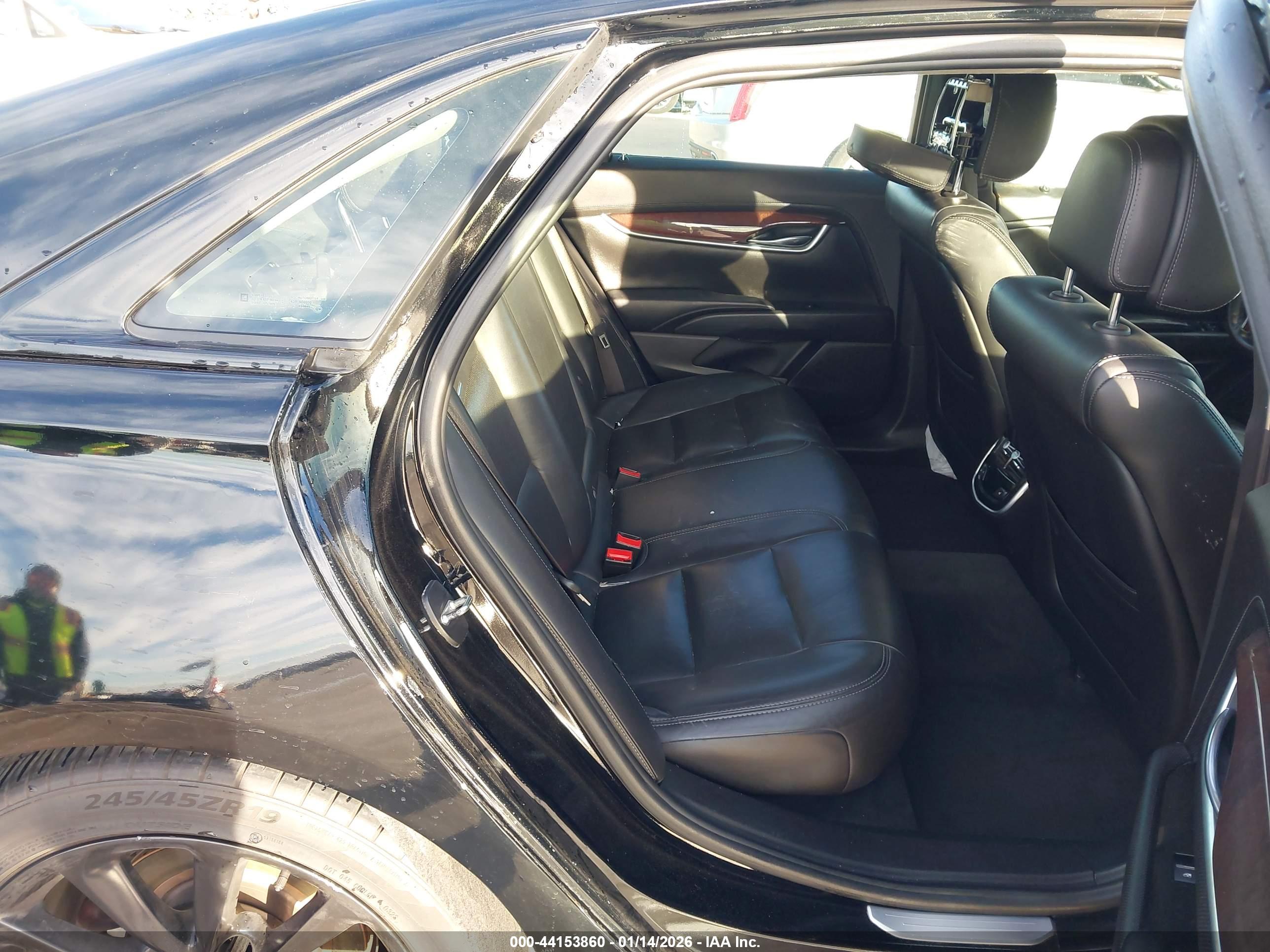 CADILLAC XTS image 8
